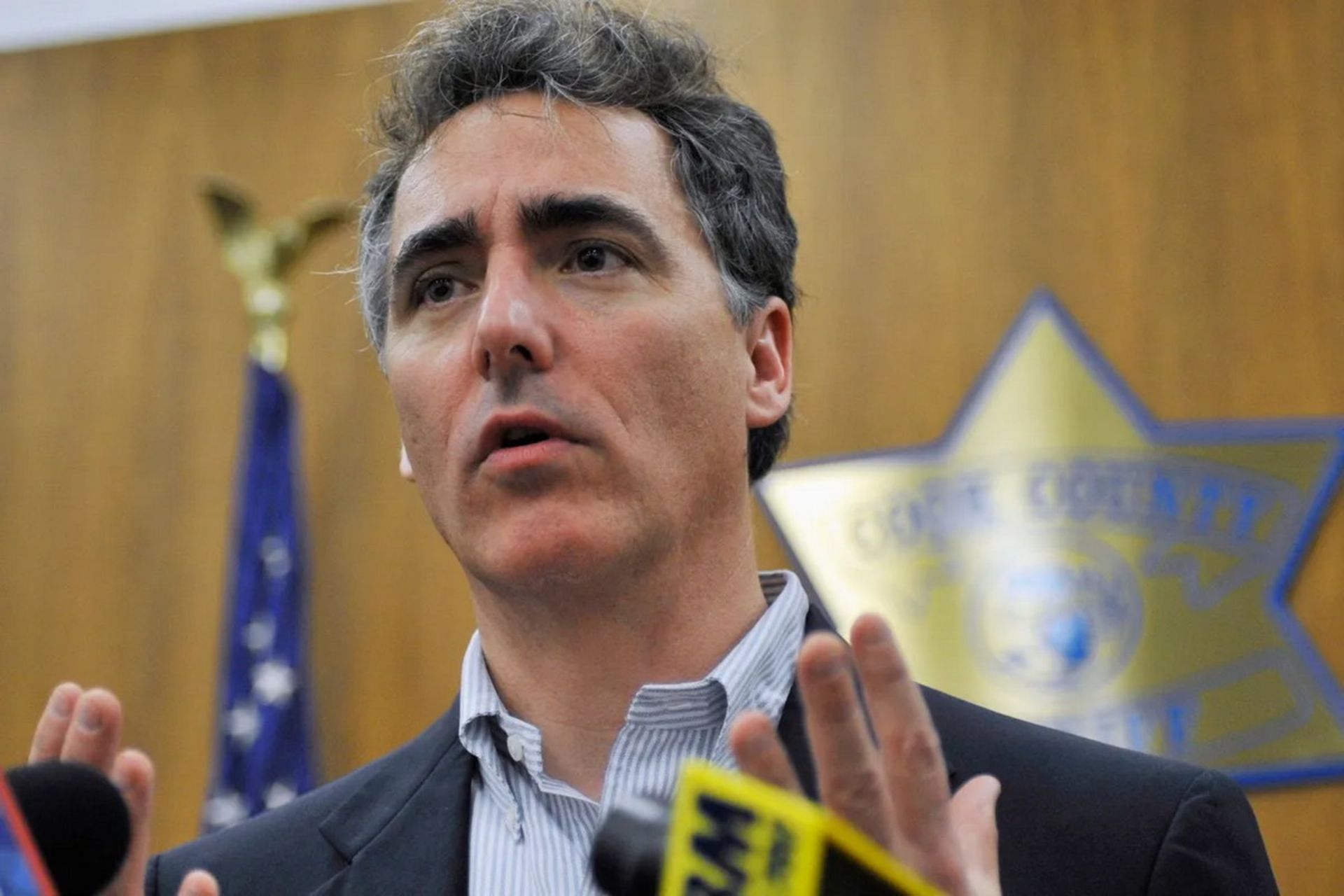 کلانتر تام دارت در شیکاگو دادخواستی را علیه سرویس بزرگسالان کریگ‌لیست مطرح کرد