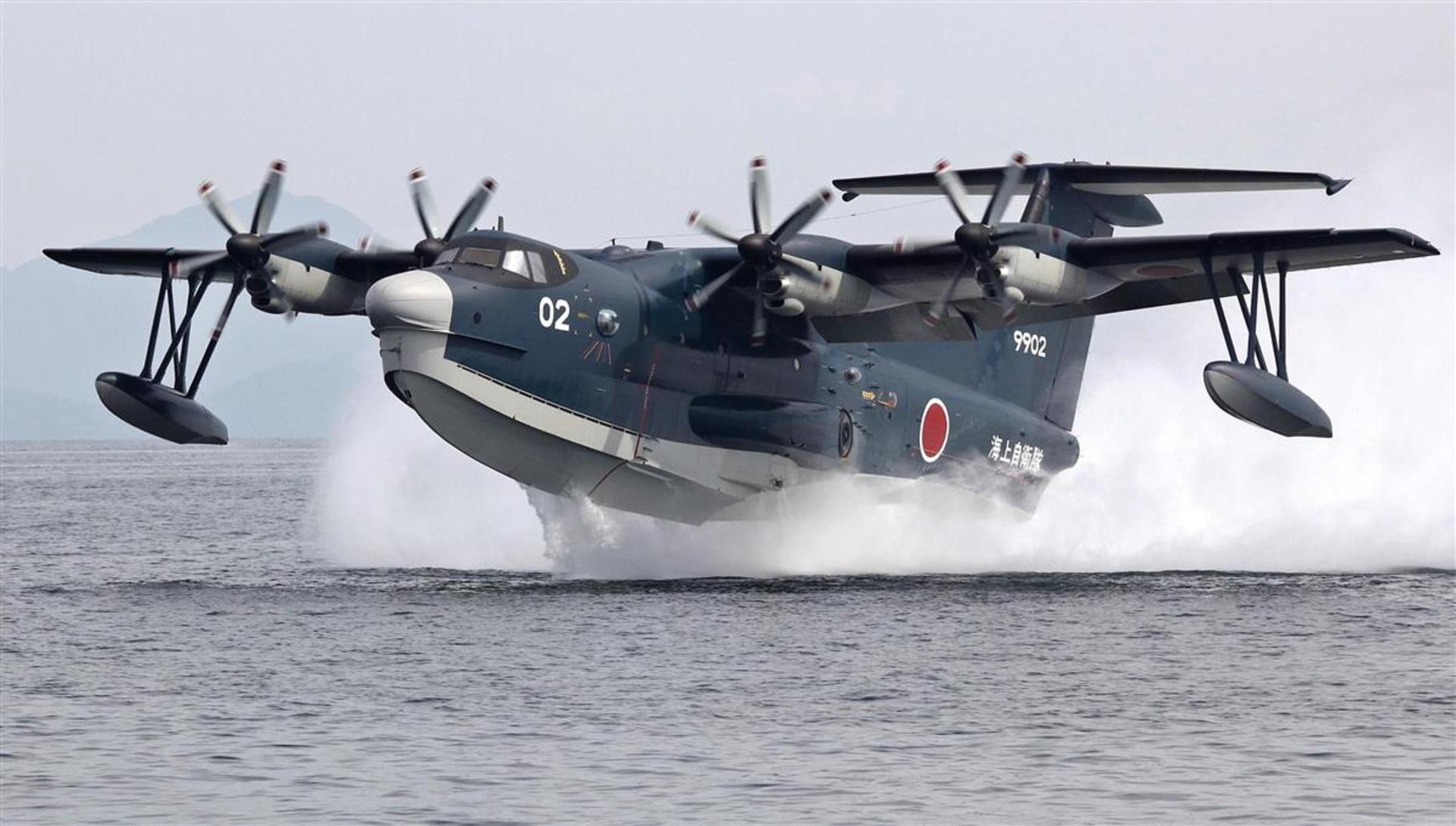 هواپیمای آبی خاکی ShinMaywa US-2 ژاپن در سطح آب