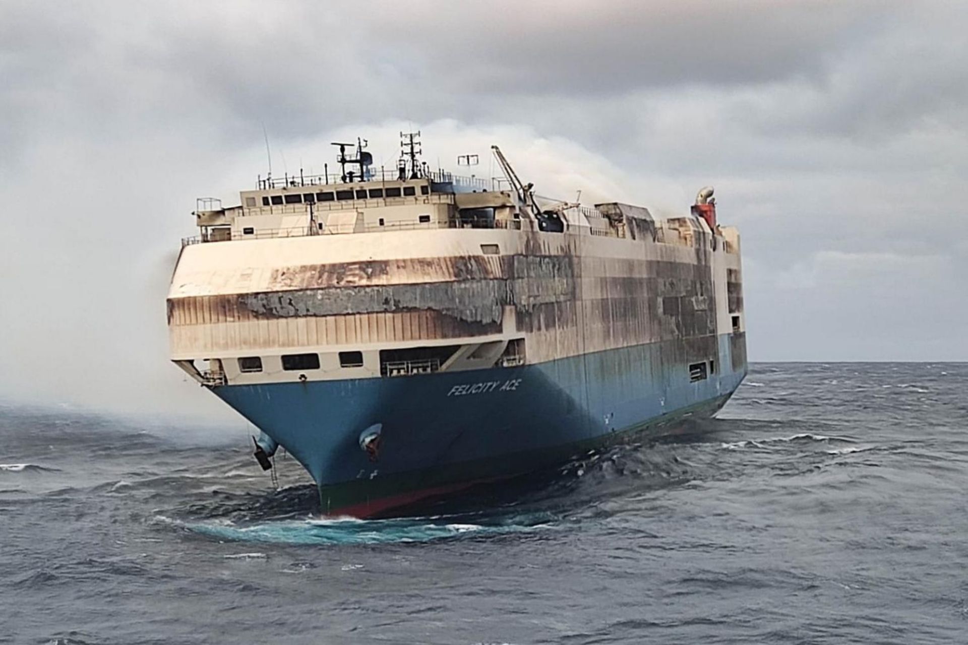 کشتی فلیسیتی Ace درحال آتش سوزی