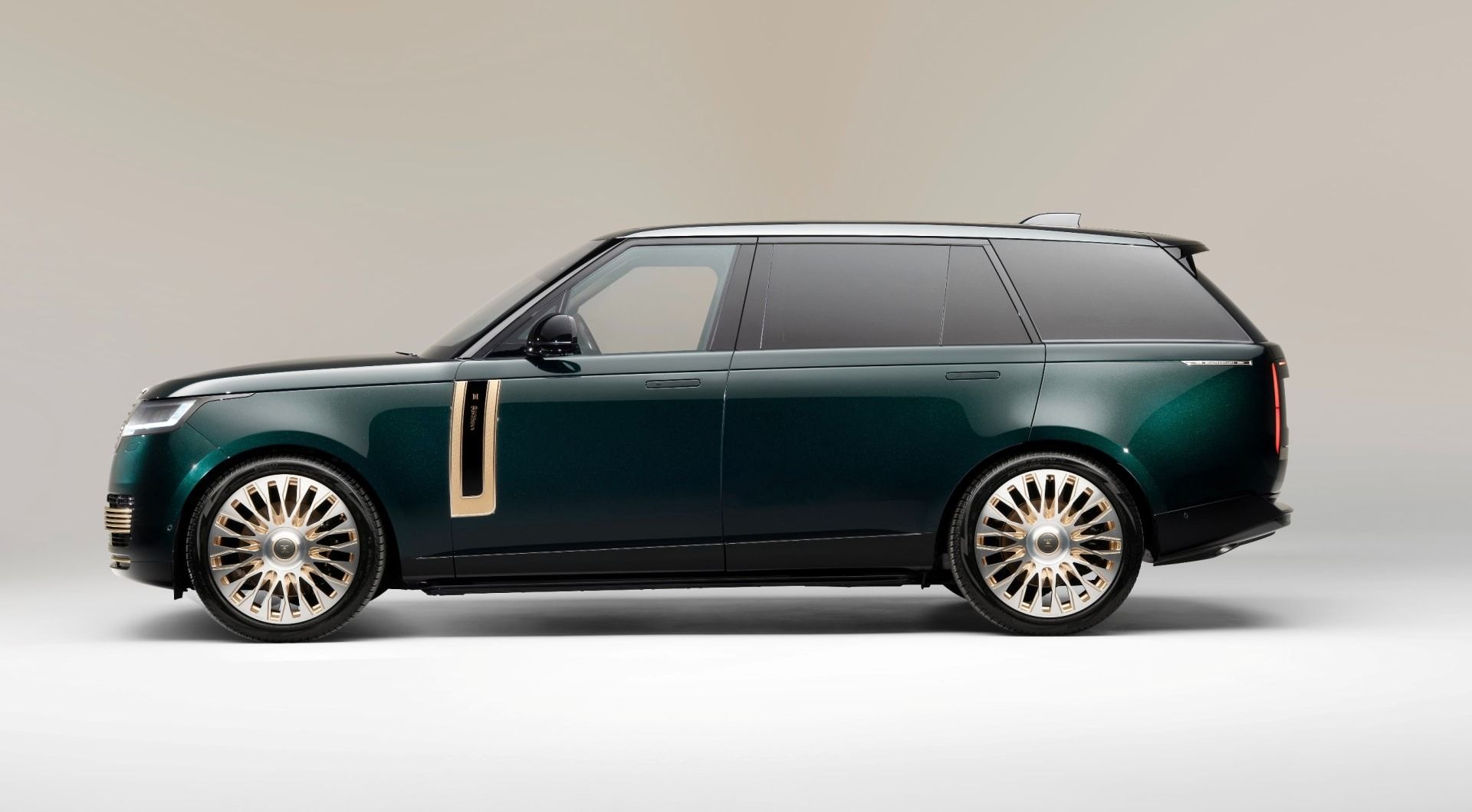 نمای جانبی کابین خودرو رنج روور SV هالند اند هالند