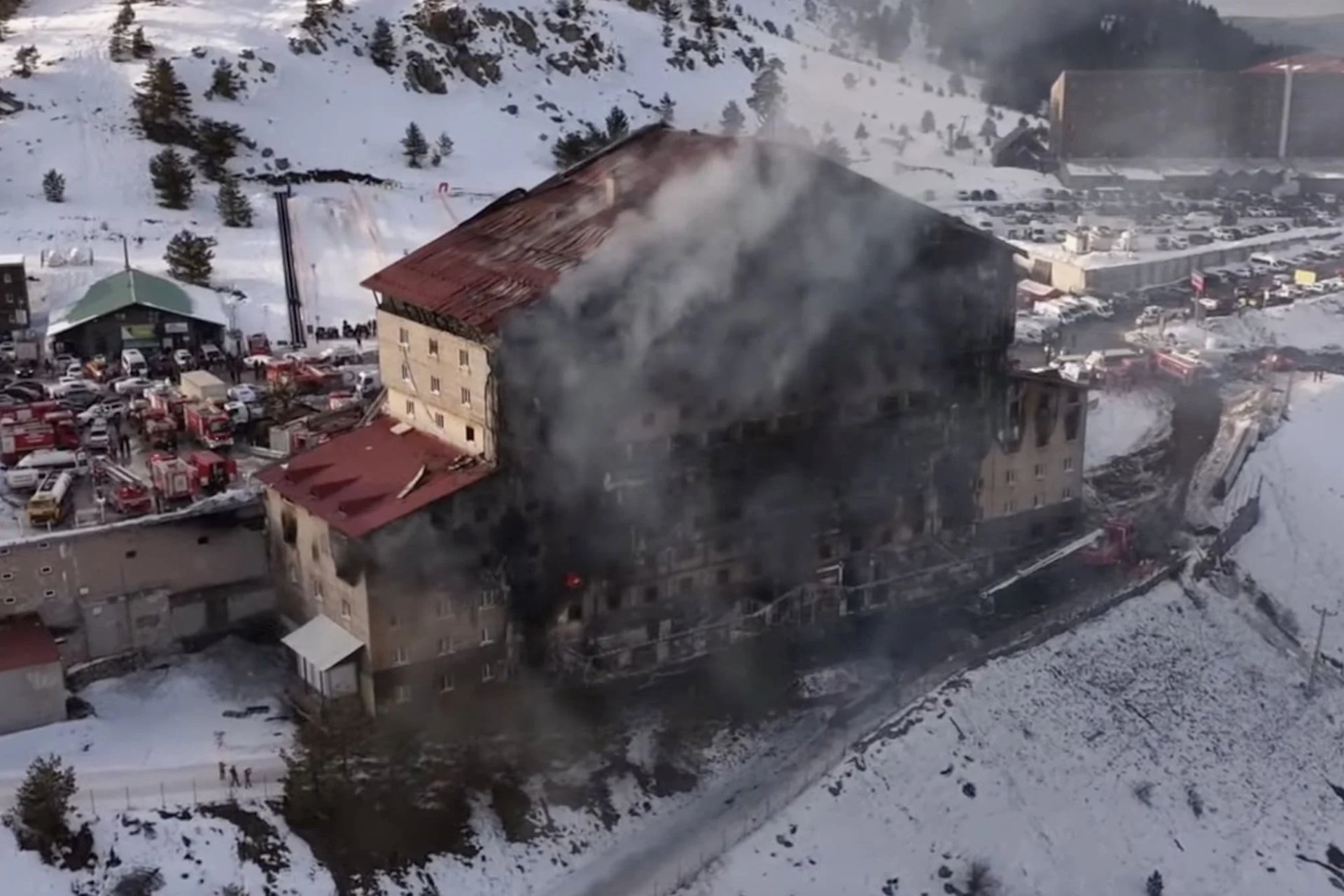 فاجعه فراموش‌نشدنی هتل اسکی؛ ۱۱ نفر به حبس ابد محکوم شدند