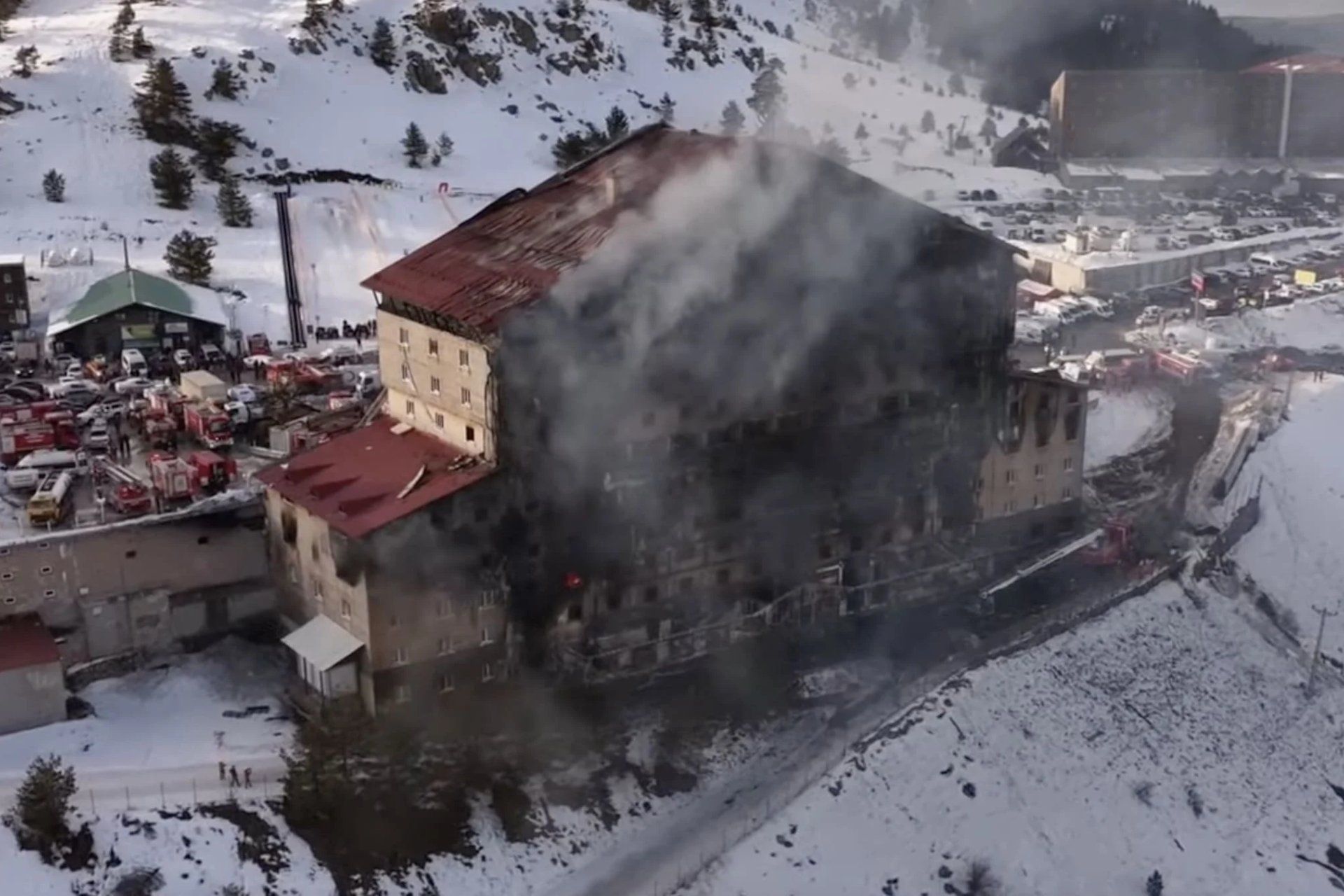 هتل اسکی ترکیه درحال سوختن