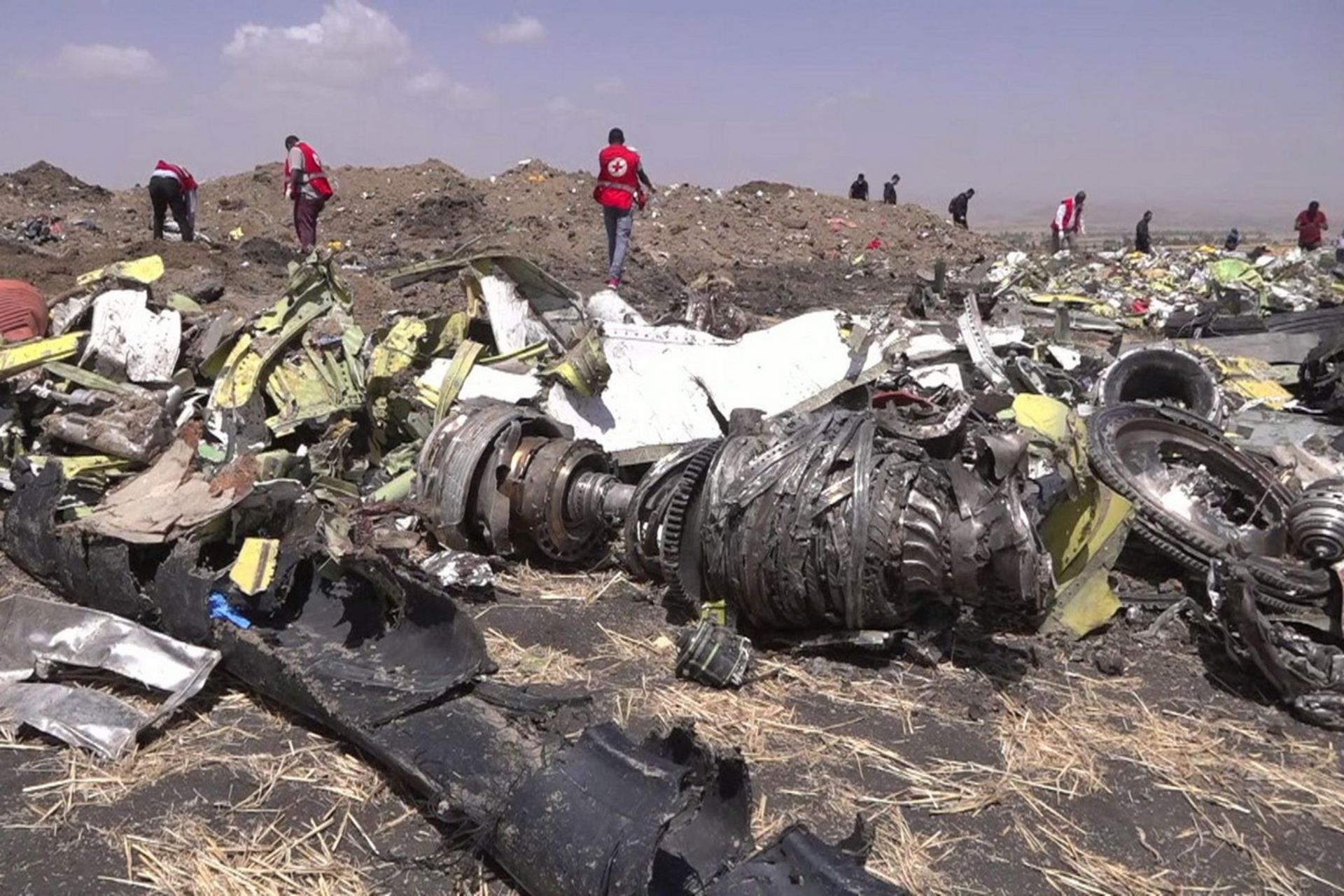 بقایای هواپیمای پرواز ۳۰۲ اتیوپین ایرلاینز پس از سقوط