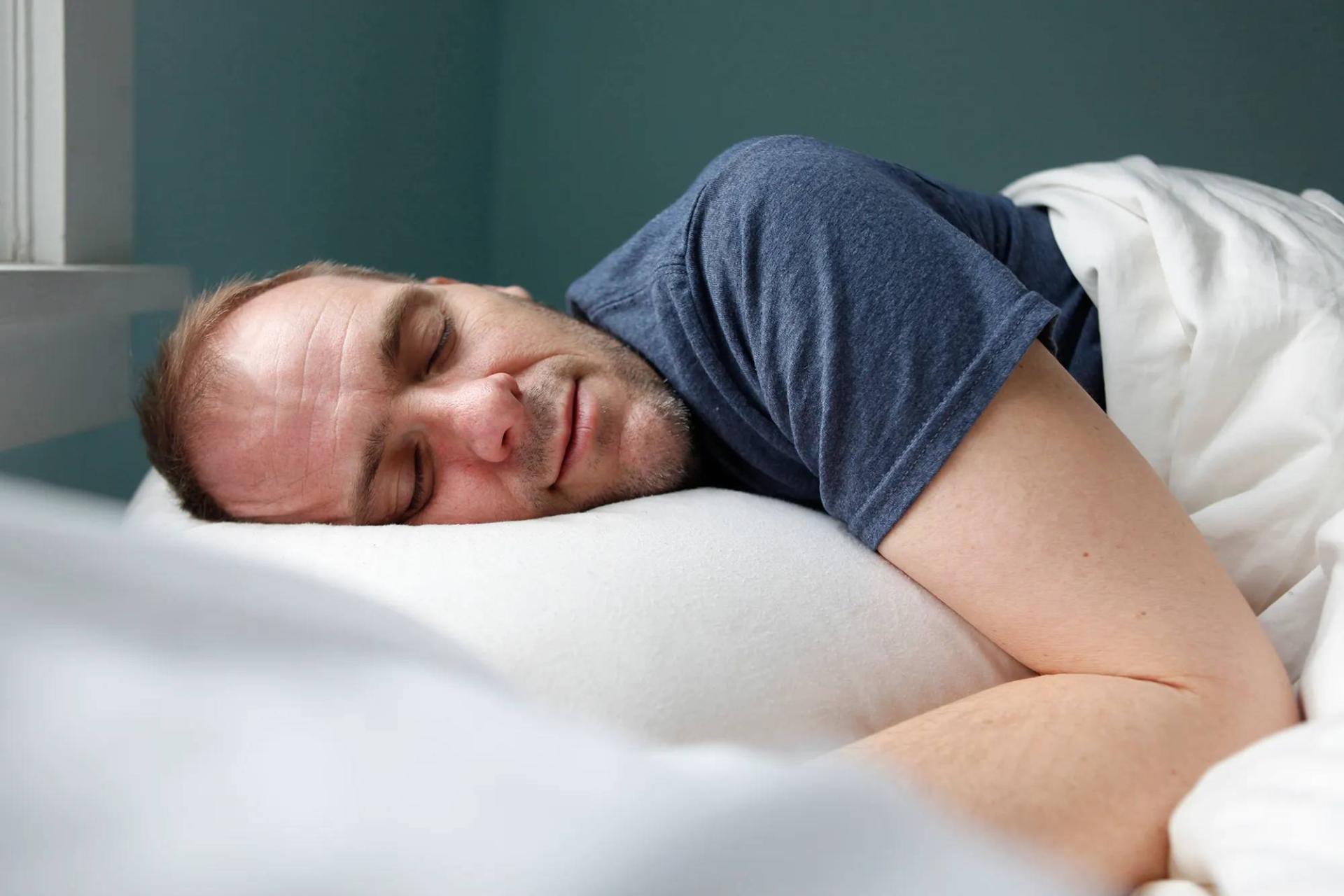 چین‌و‌چروک‌های خواب چگونه اثر خود را برجای می‌گذارند؟