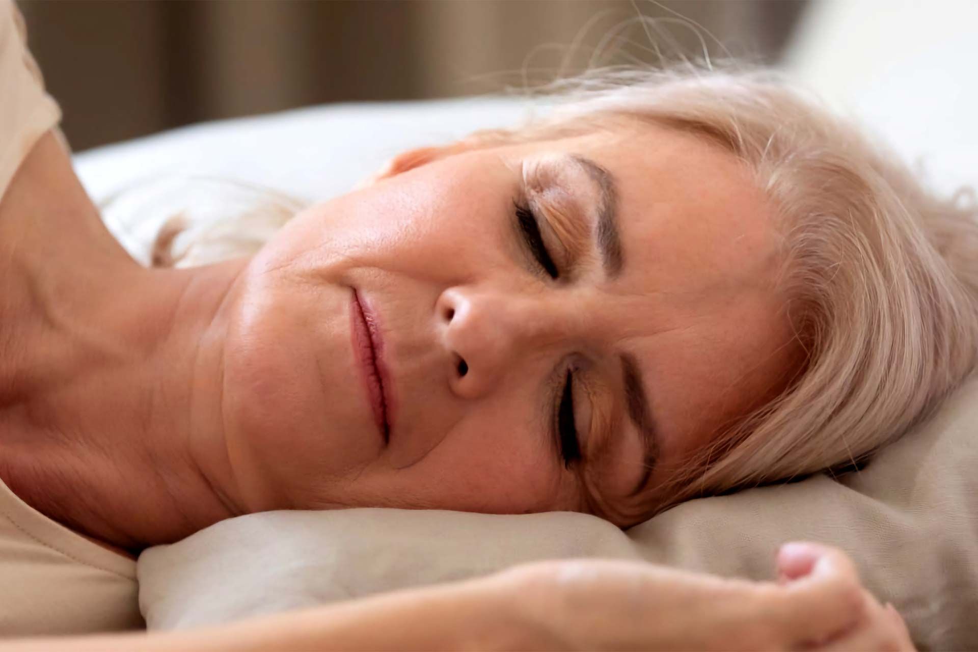 زن درحال خواب