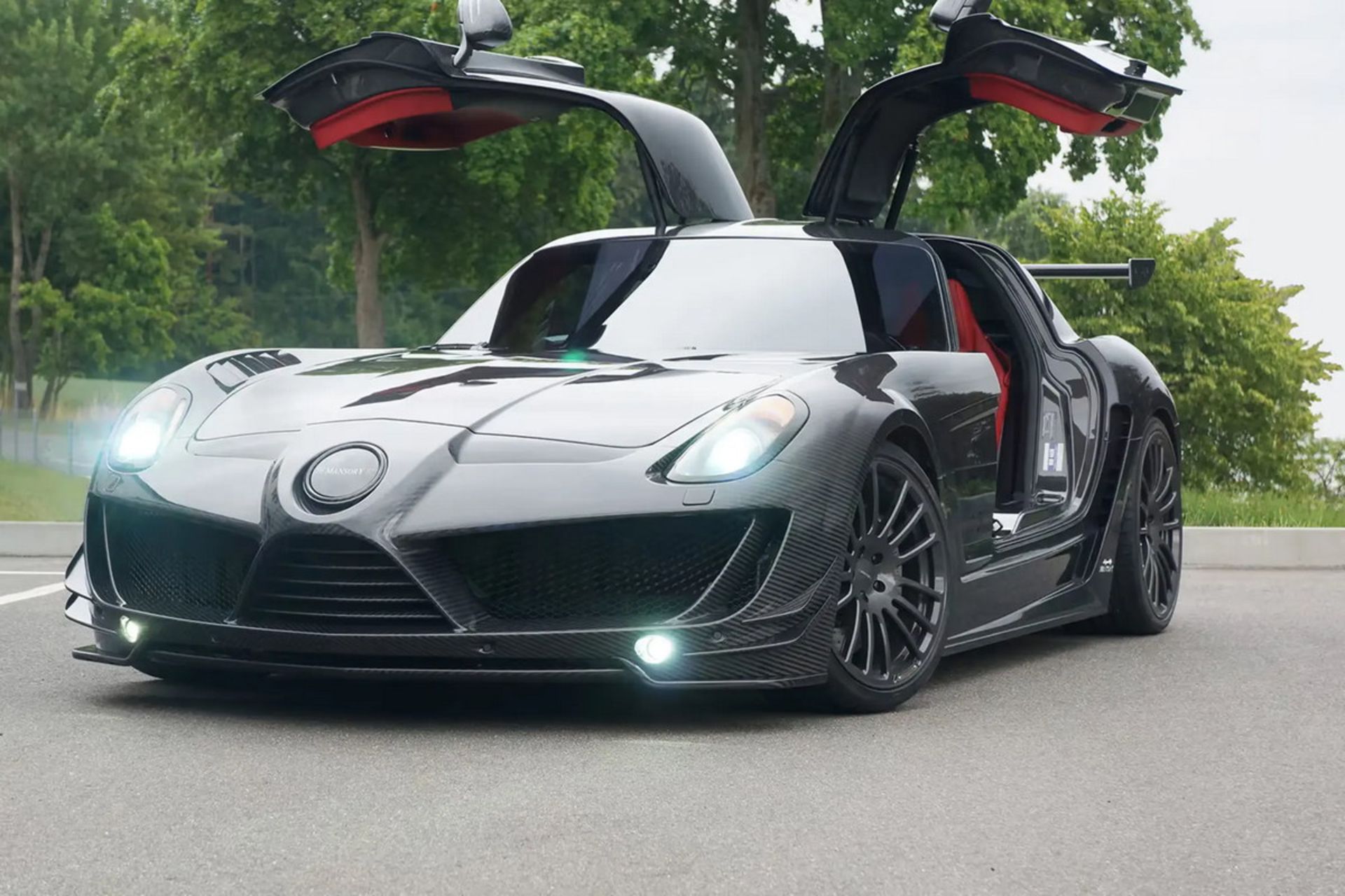 خودروی SLS AMG Cormeum منصوری در جاده