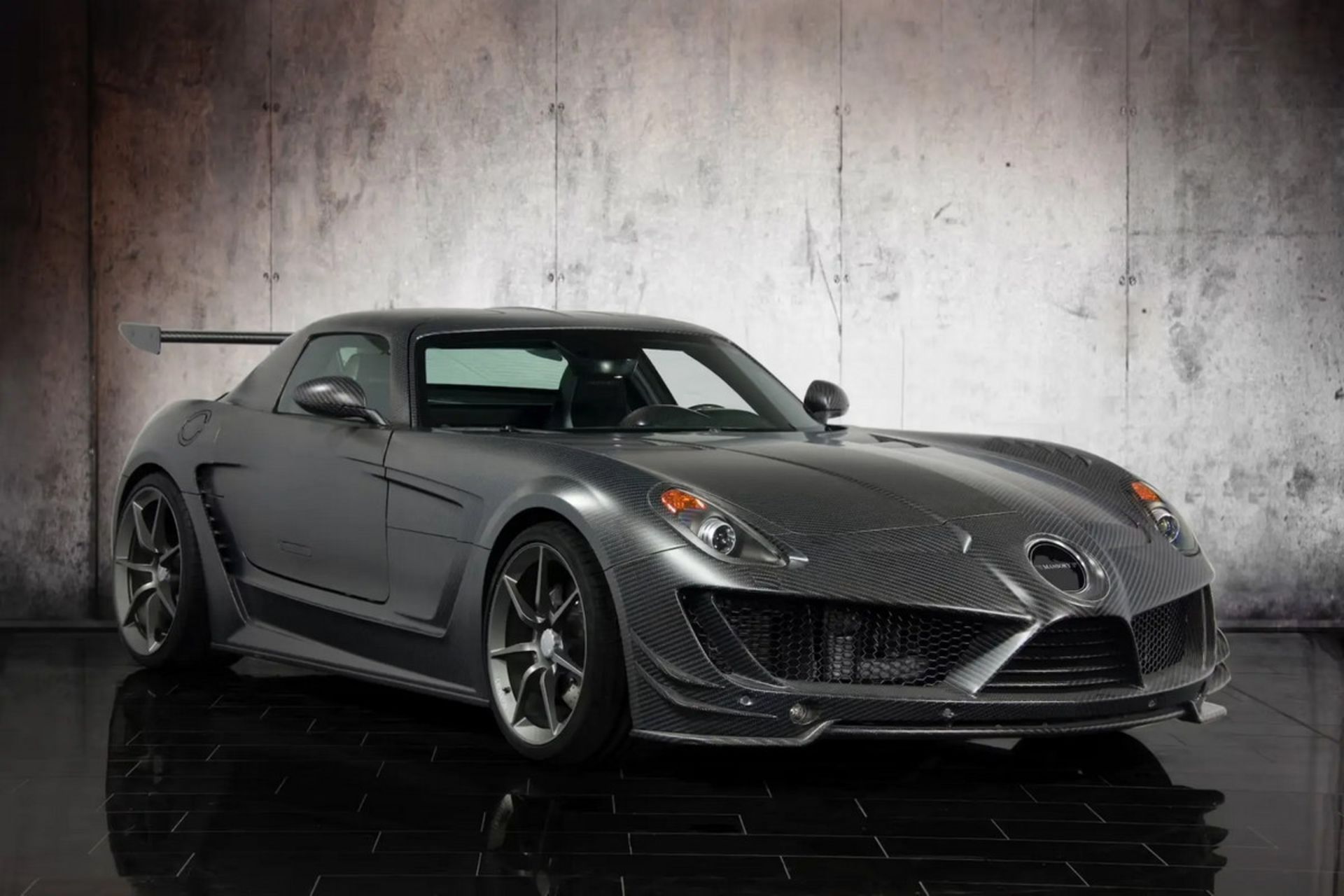 نمای جلوی SLS AMG Cormeum منصوری