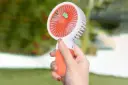 ابعاد پنکه کوچک دستی مدل هویج Small fan Carrot در دست