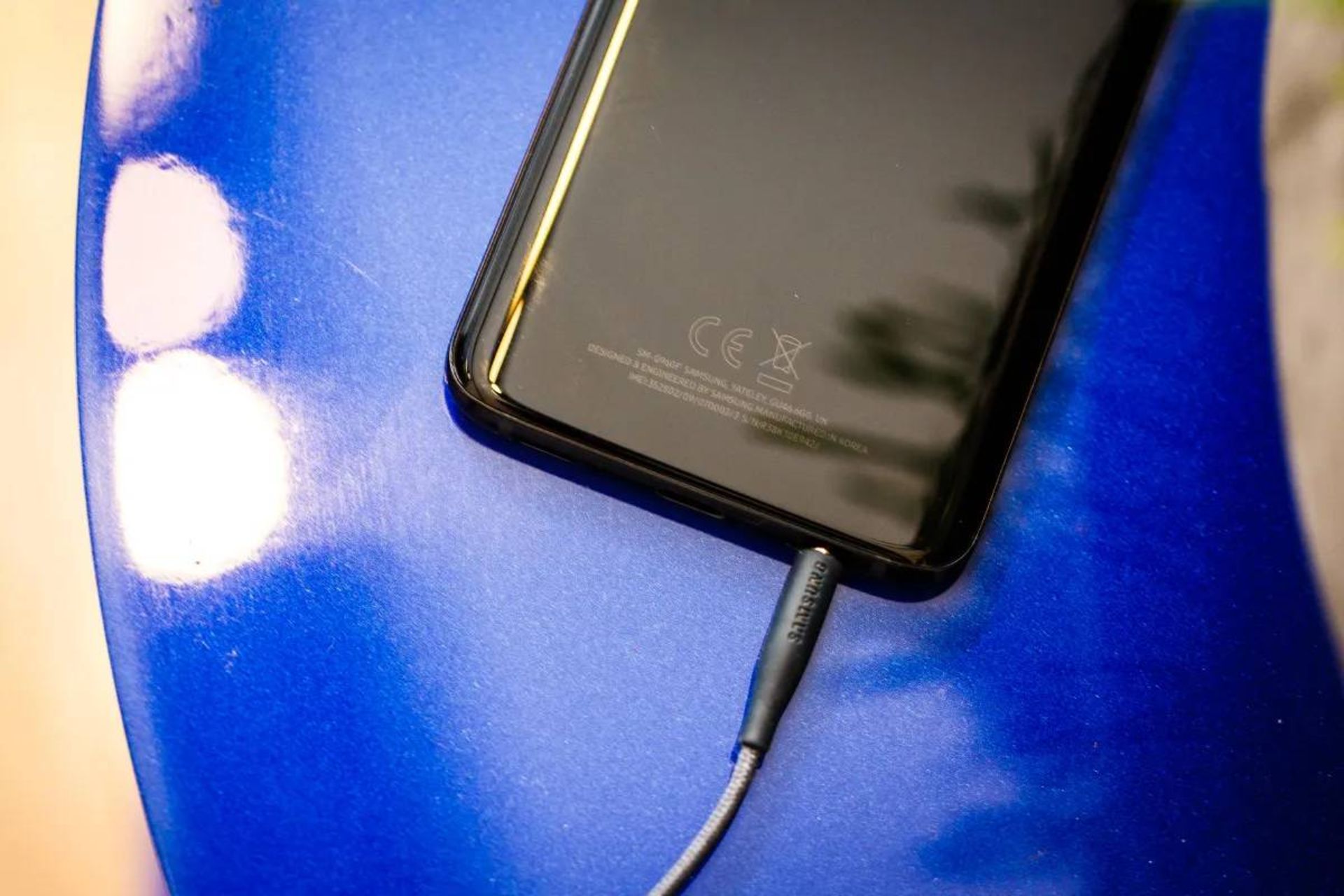 جک ۳٫۵ میلی متری هدفون روی گوشی هوشمند