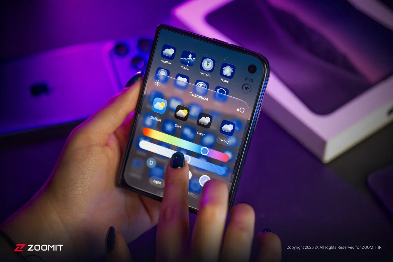 آیفون دوئو / iPhone Duo اپل از نمای نزدیک نمایشگر خارجی