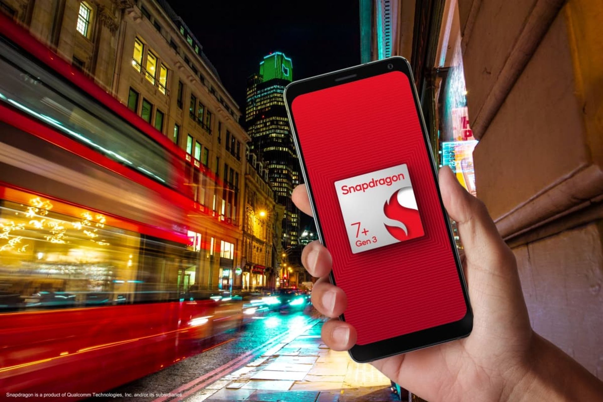 پردازنده اسنپدراگون ۷ پلاس نسل ۳ / Snapdragon 7+ Gen 3 در دست با گوشی