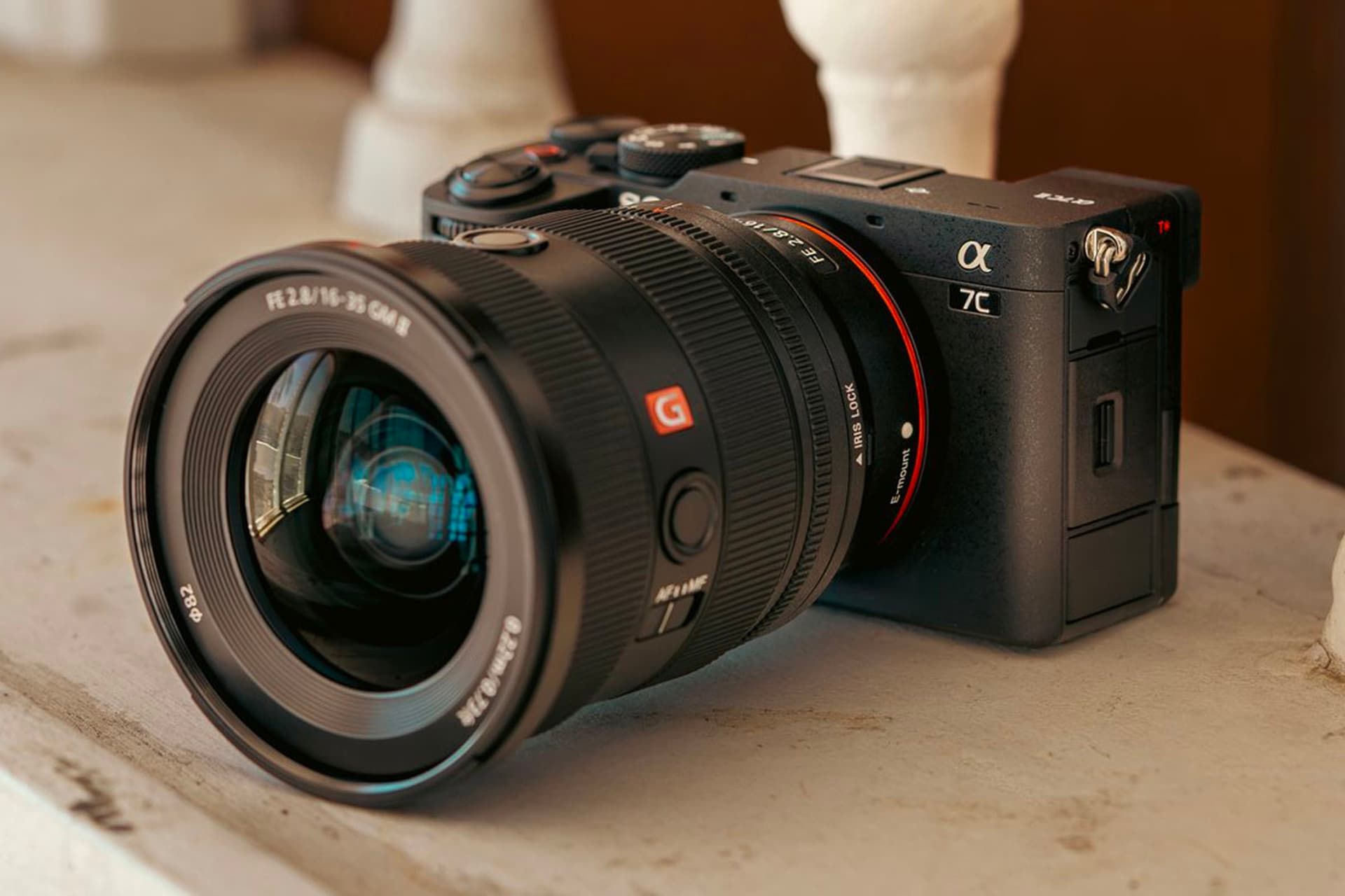 دوربین سونی Sony A7C II از نمای جلو