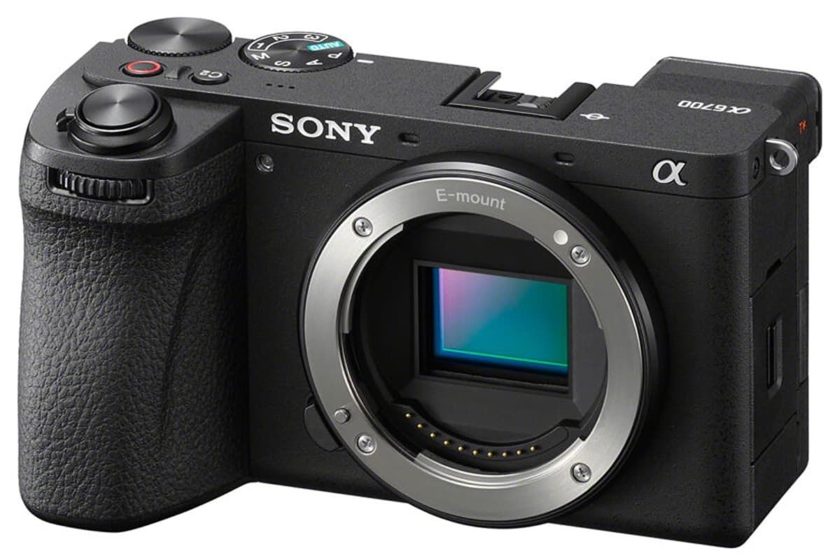 نمای جلو دوربین سونی آلفا a6700 بدون لنز