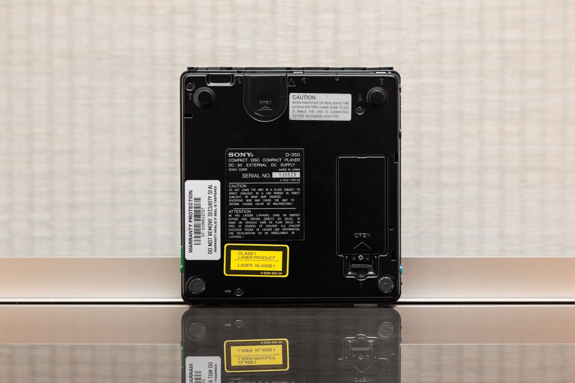 نمای پشت دیسک‌من سونی D-350