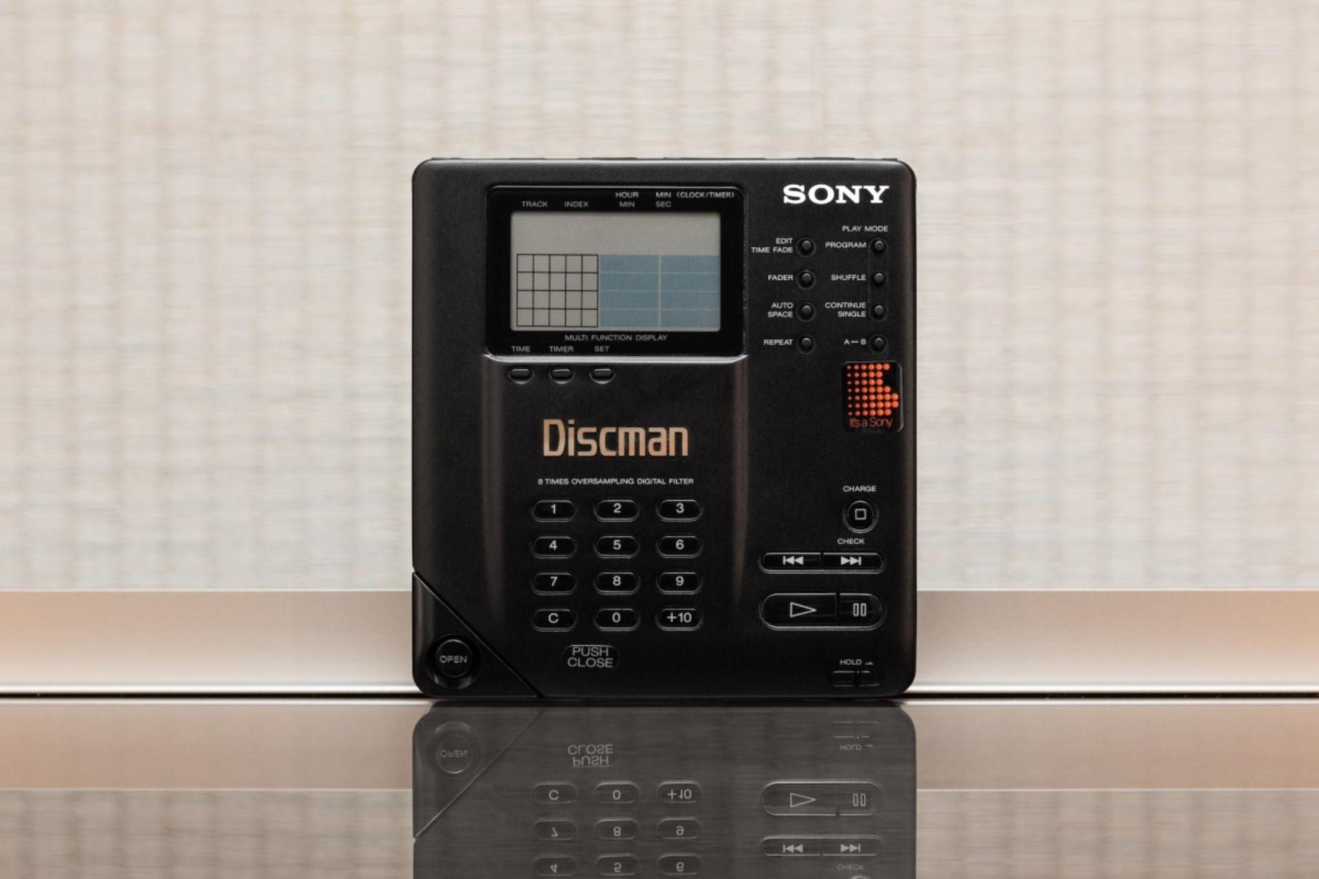 نمای جلو دیسک‌من سونی D-350