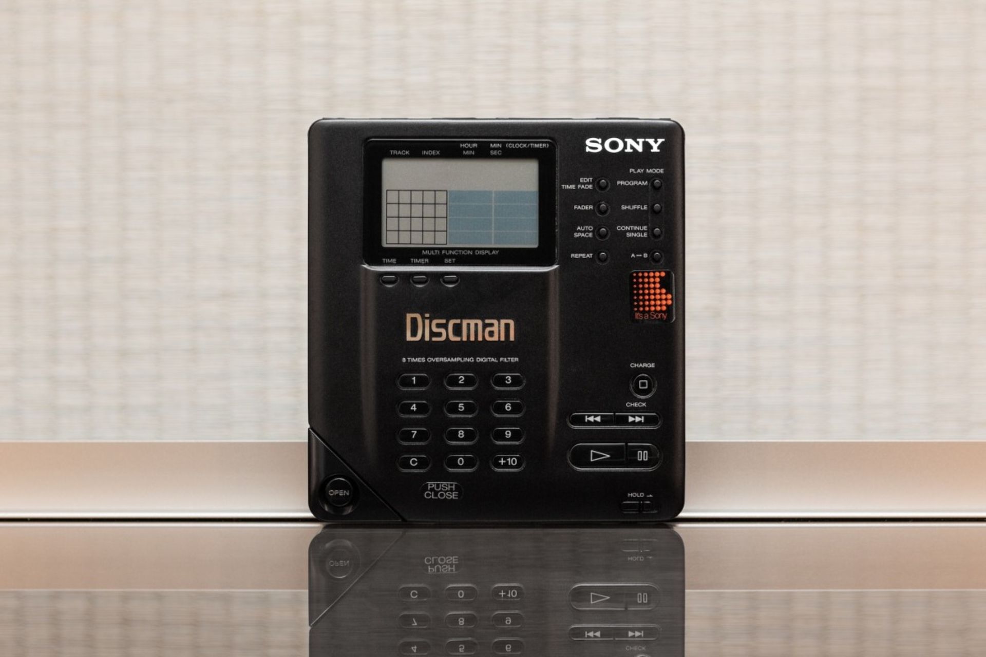 نمای جلو دیسک‌من سونی D-350