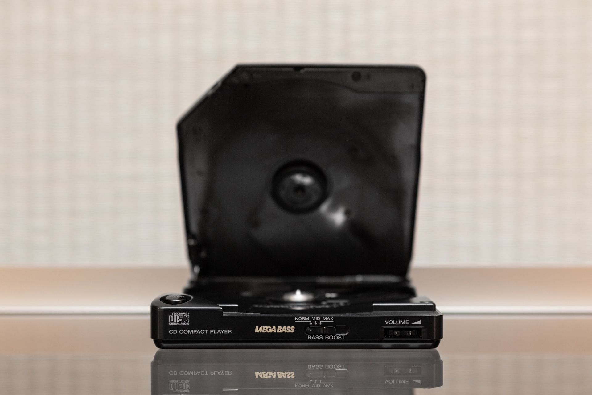 نمای پایین دیسک‌من سونی D-350