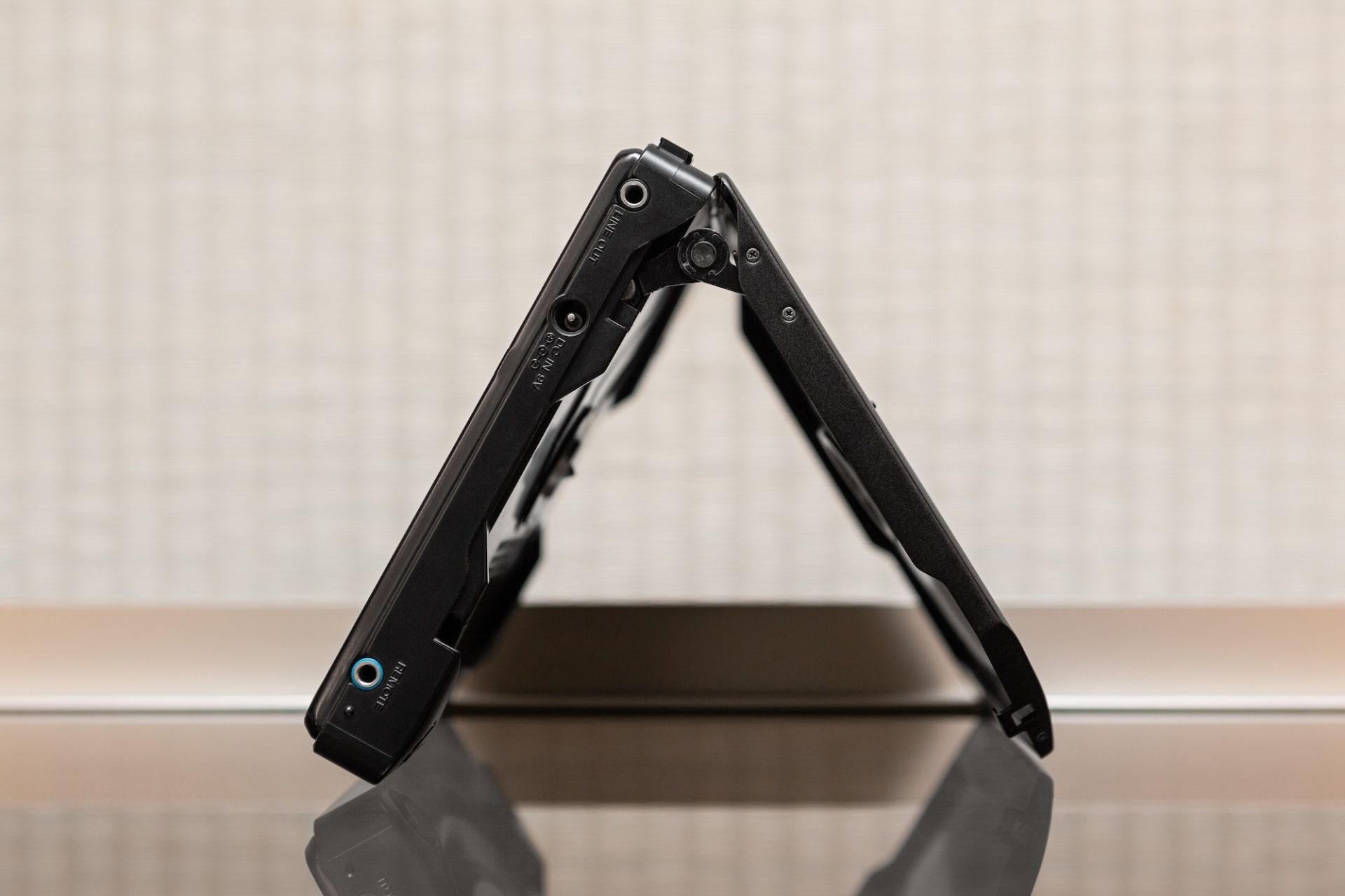 لبه‌ی سمت چپ دیسک‌من سونی D-350