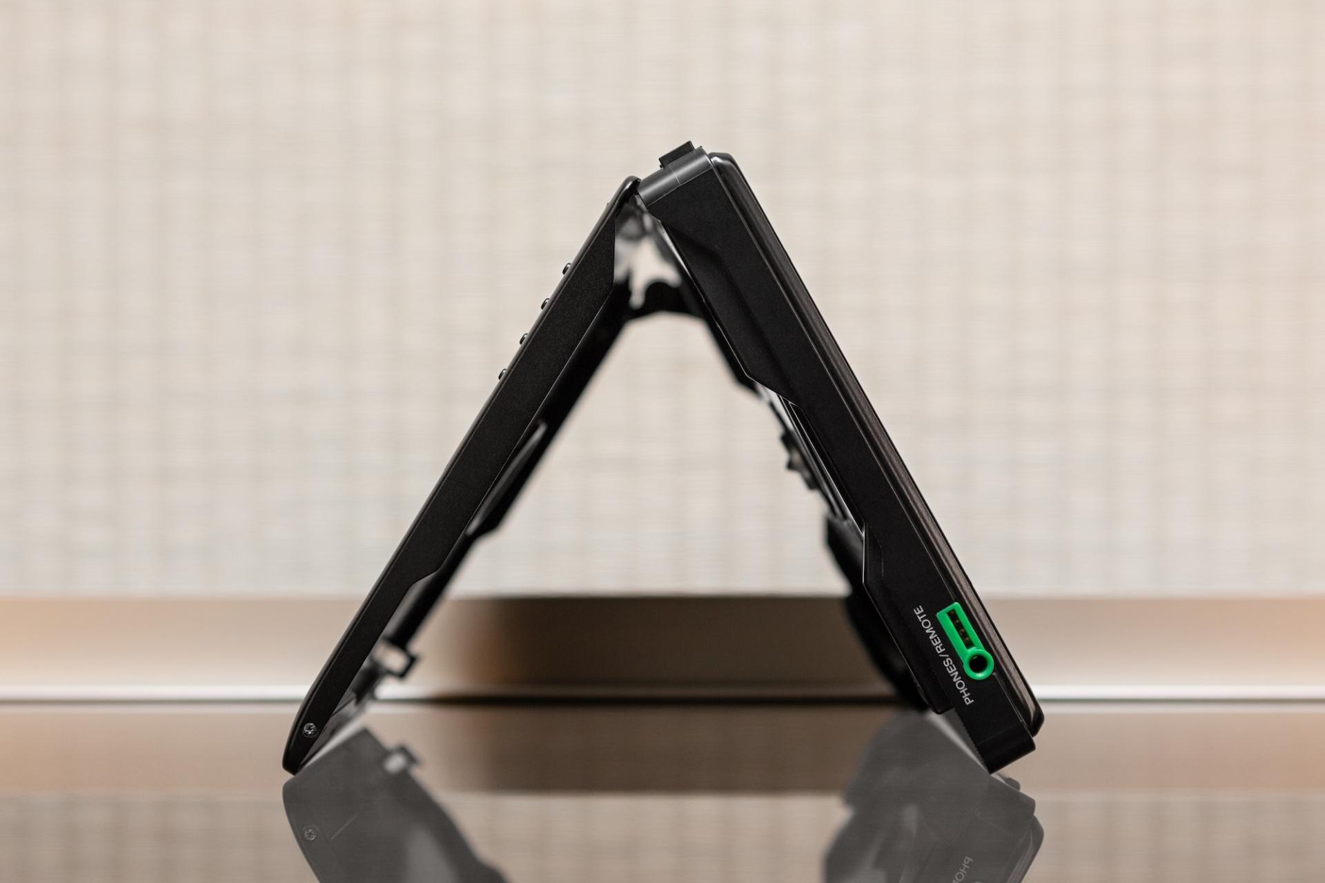 لبه‌ی سمت راست دیسک‌من سونی D-350