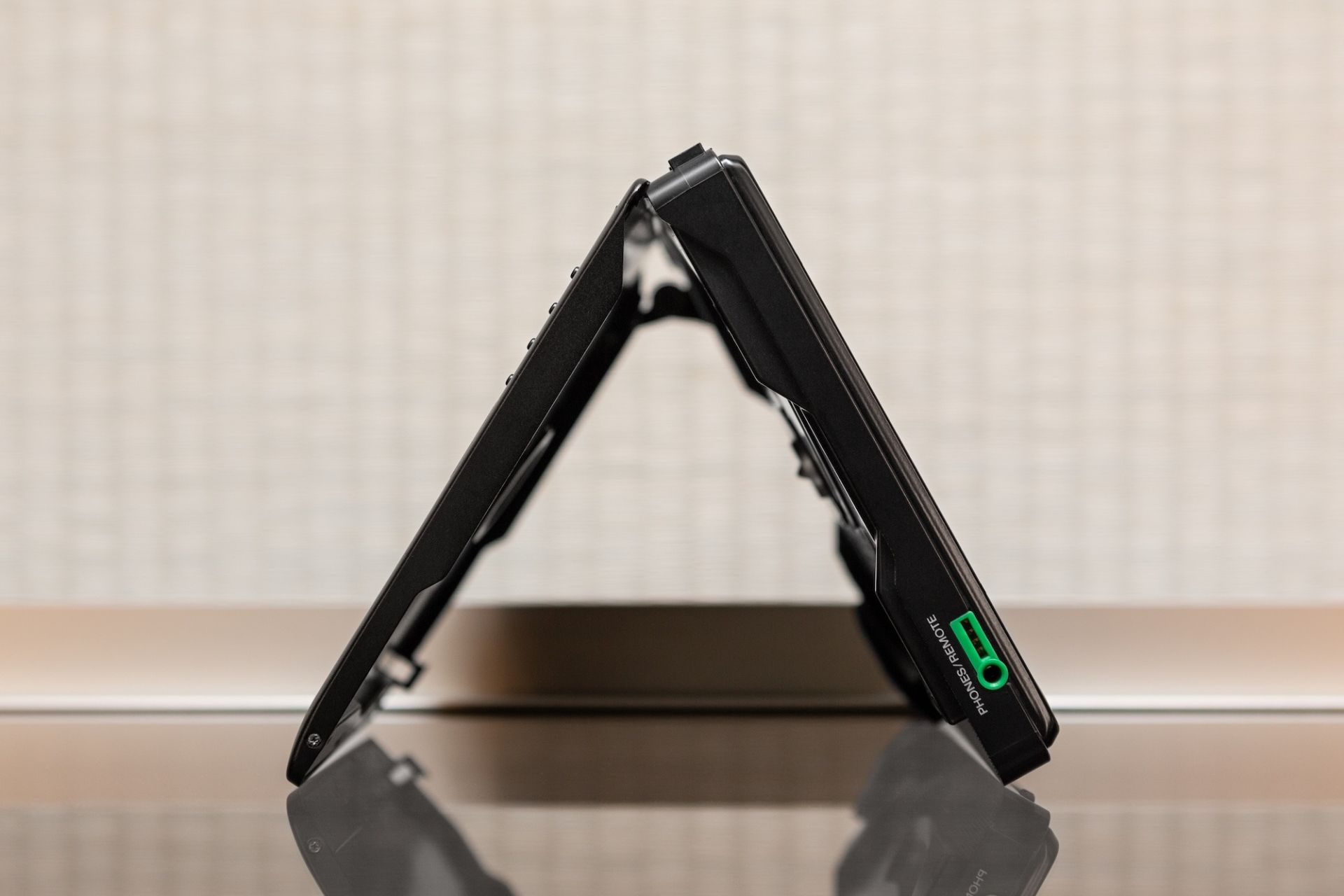 لبه‌ی سمت راست دیسک‌من سونی D-350