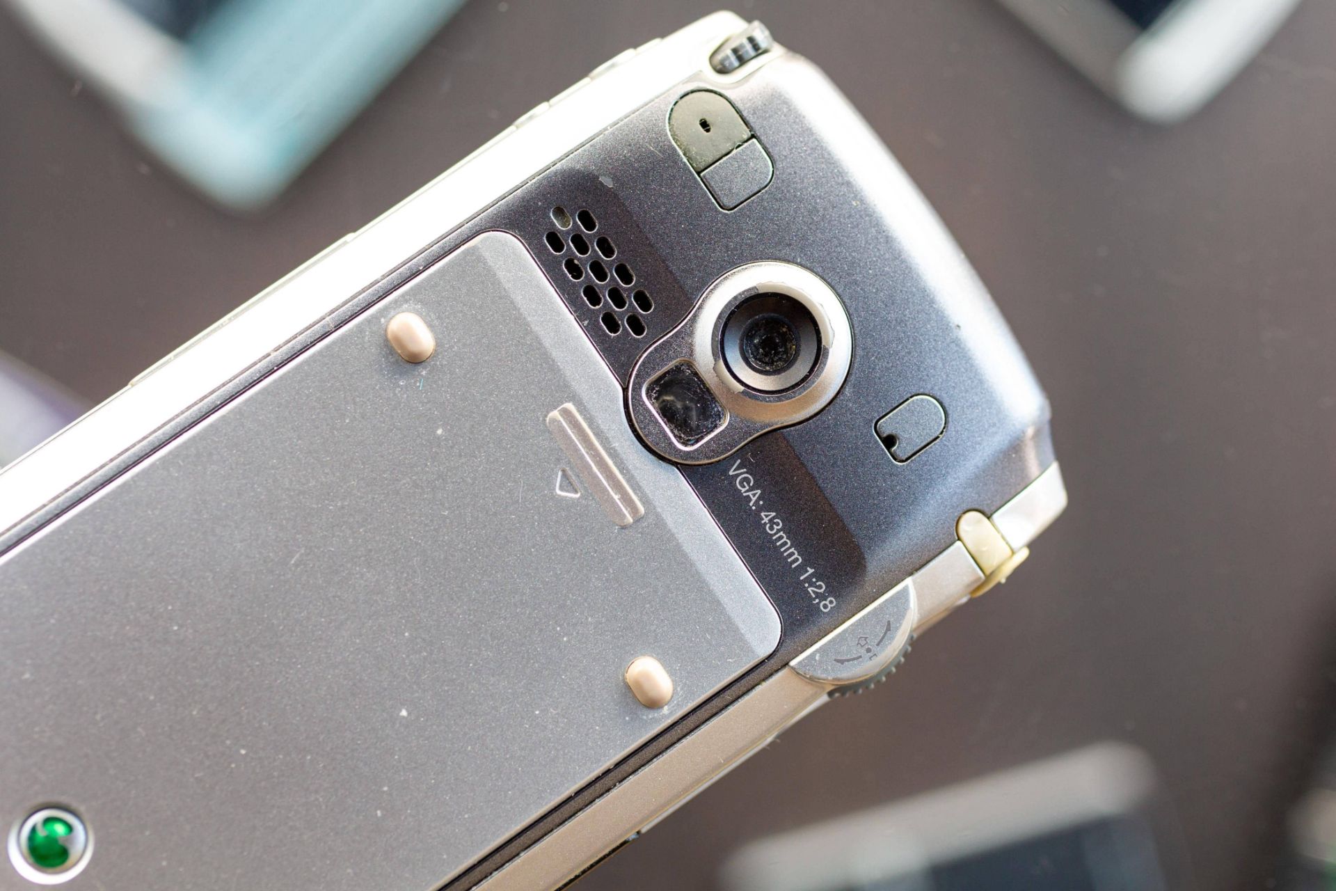 نمای پشتی و دوربین گوشی سونی اریکسون P910