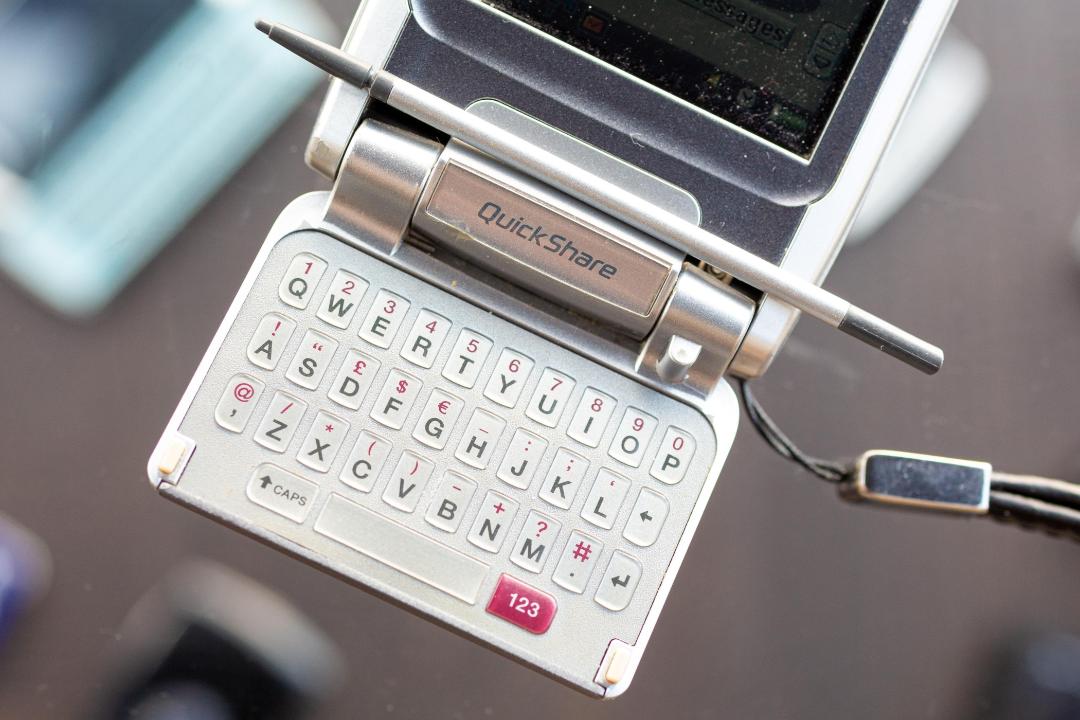 کیبورد گوشی سونی اریکسون P910 از نمای نزدیک