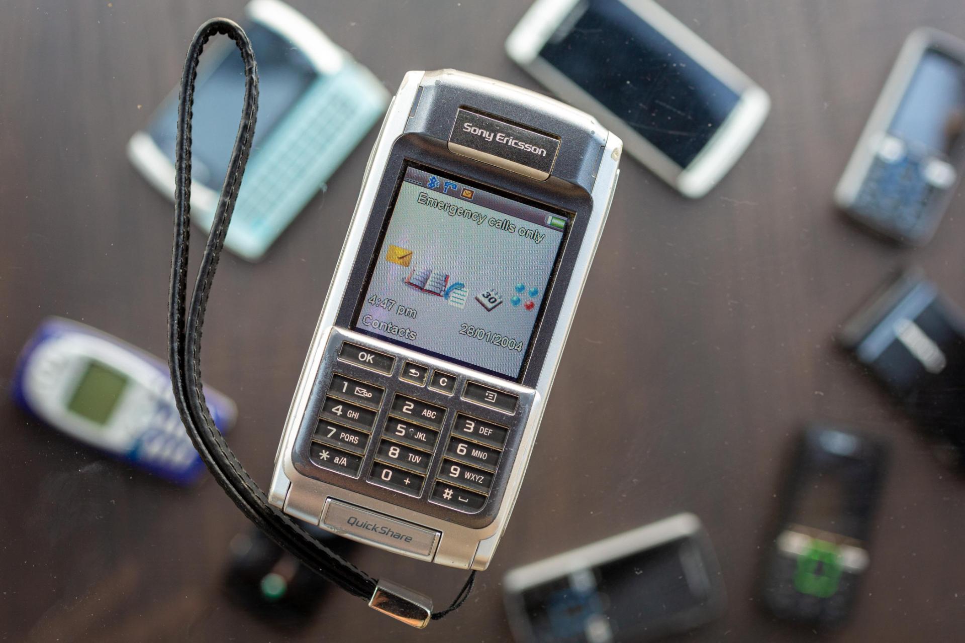 نمای جلو گوشی سونی اریکسون P910