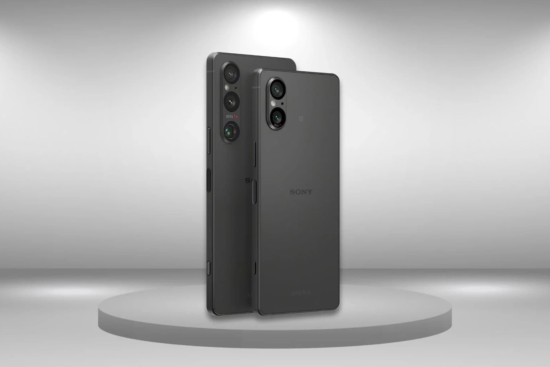 گوشی اکسپریا ۵ مارک ۵ سونی / Xperia 5 V در کنار اکسپریا وان مارک ۵