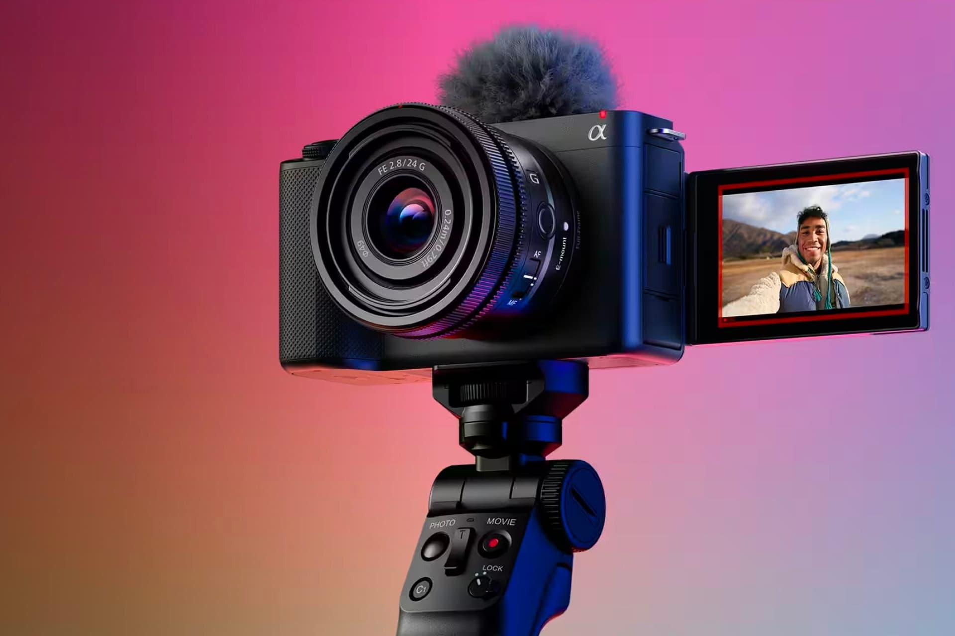 دوربین سونی Sony ZV-E1 رندر روی پایه