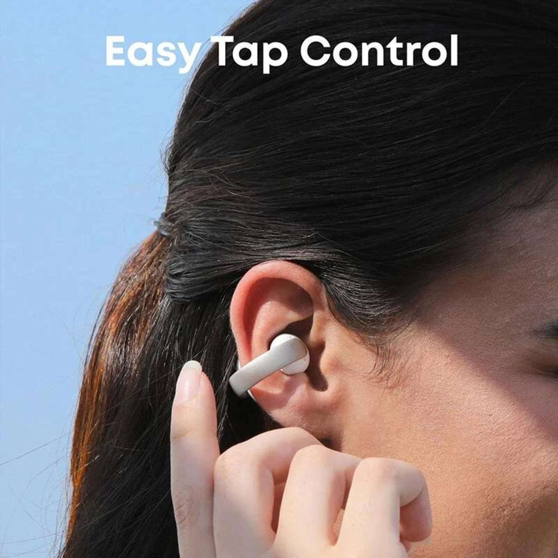 هندزفری پشت باز AeroClip ساندکور در گوش زن