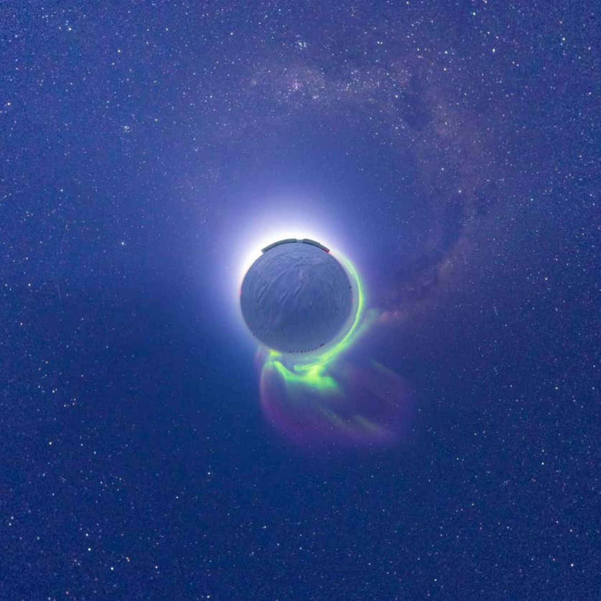 طلوع خورشید در قطب جنوب