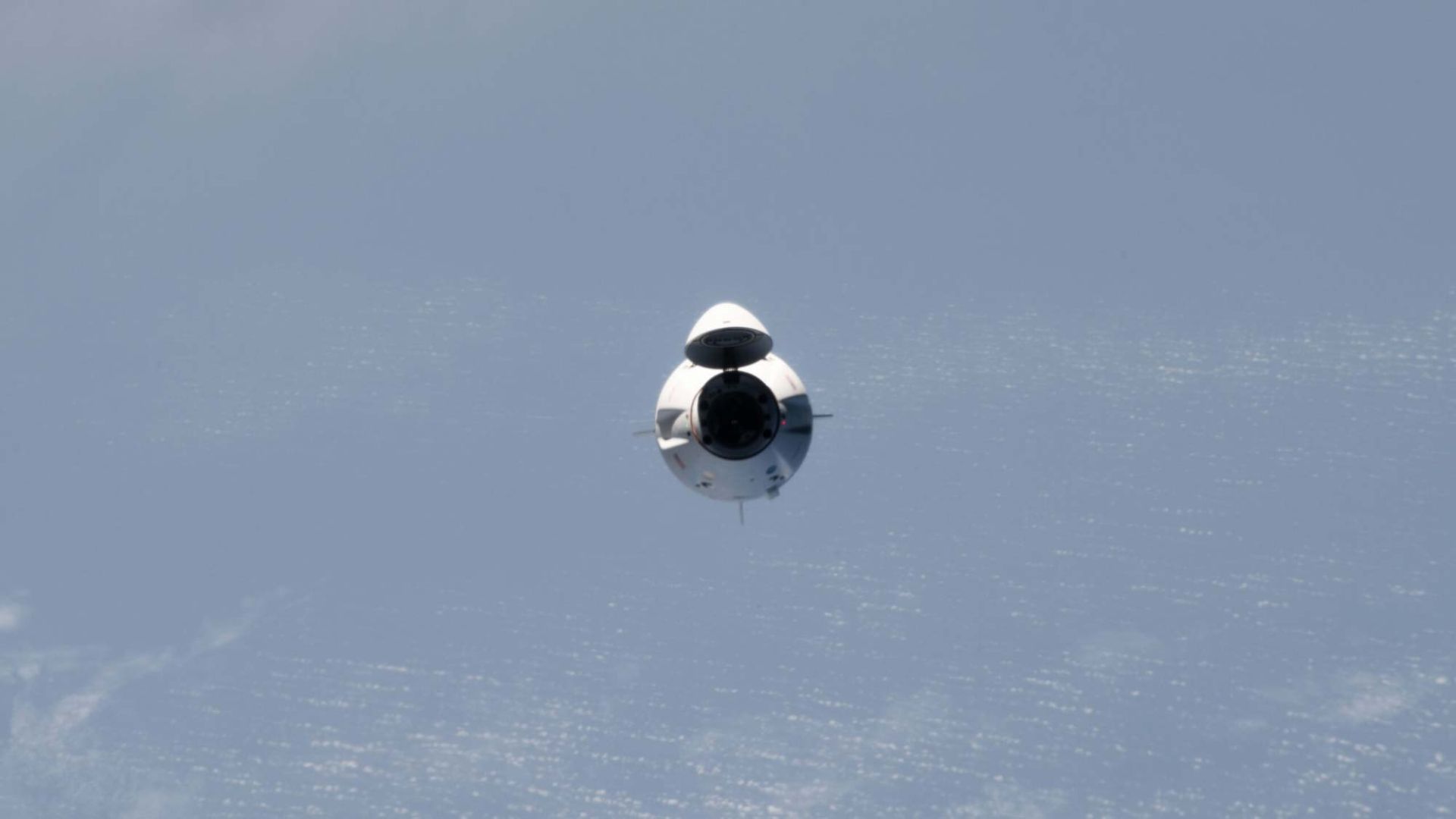 کپسول دراگون حامل خدمه کرو ۷ در حال نزدیک‌شدن به ایستگاه فضایی بین‌المللی