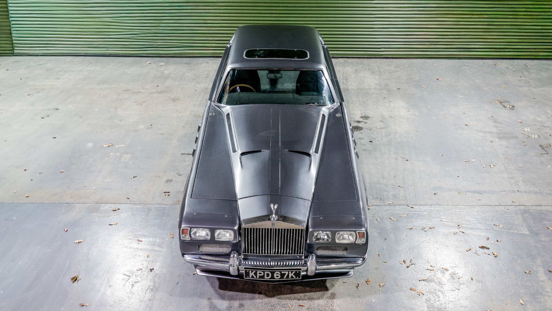 نمای جلو خودرو The Beast از بالا