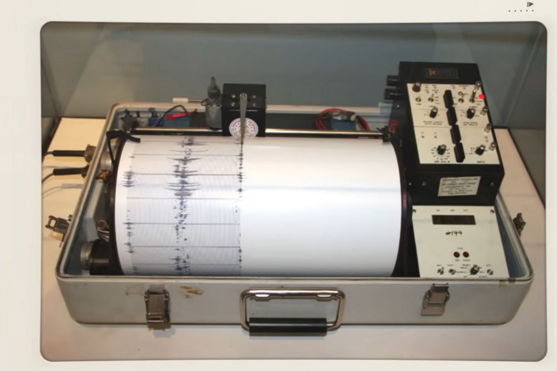 لرزه‌نگار قدیمی