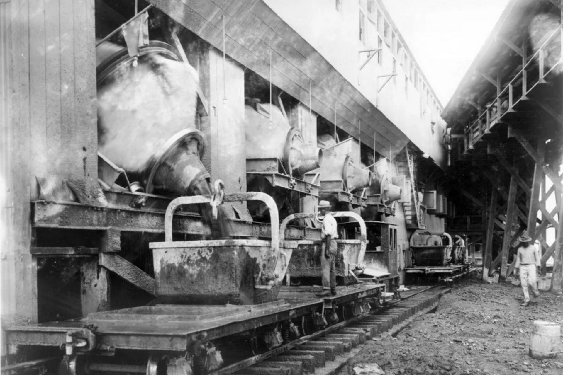 آماده سازی بتن برای ساخت قفل‌های منطقه گاتون کانال پاناما