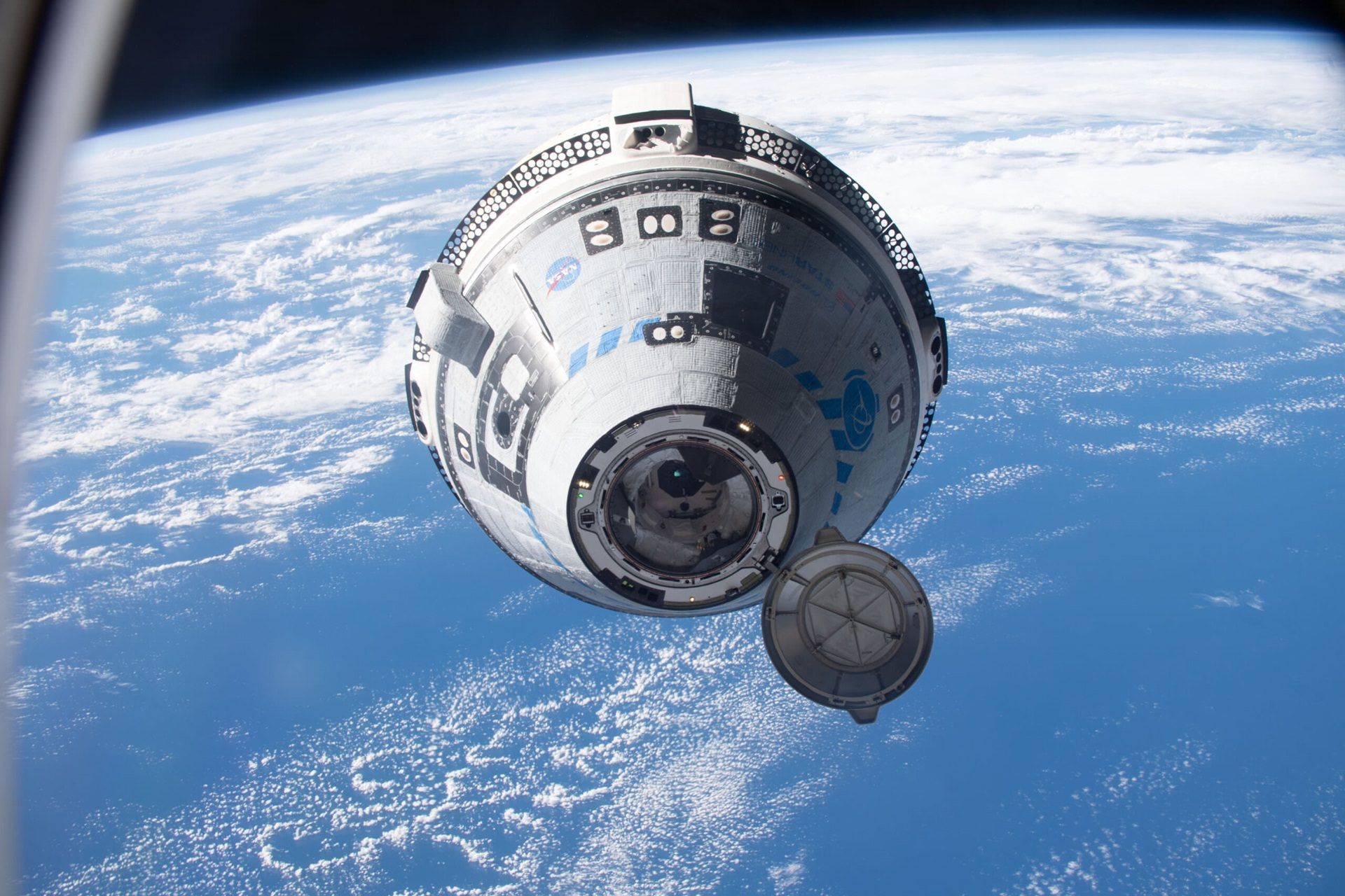 فضاپیمای استارلاینر بوئینگ برفراز زمین