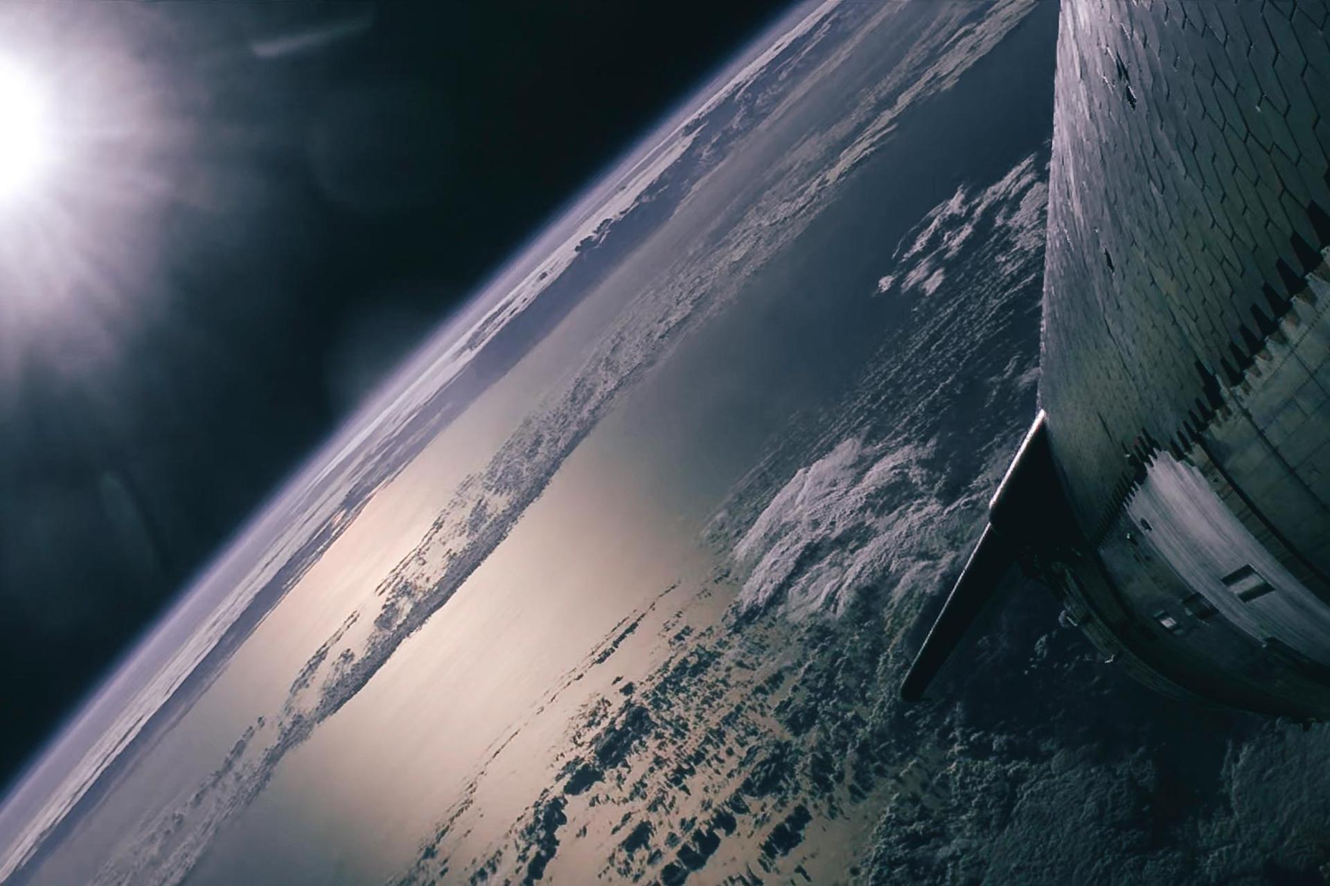 چشم‌انداز زمین و خورشید از نگاه دوربین نصب‌شده روی موشک استارشیپ