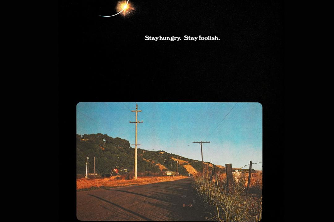 شبیه‌سازی جلد مجله The Whole Earth Catalog جاده‌ای صبح‌گاهی با پیام Stay Hungry, Stay Foolish