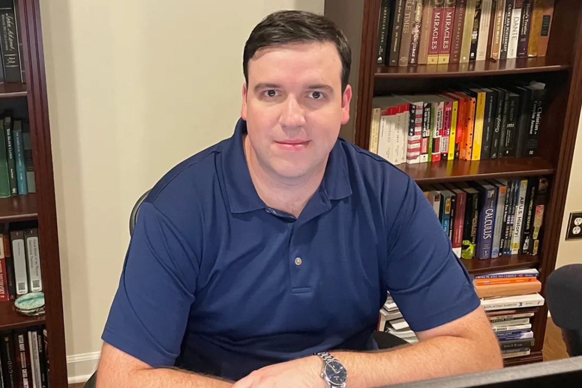 یک مرد از نمای رو به رو