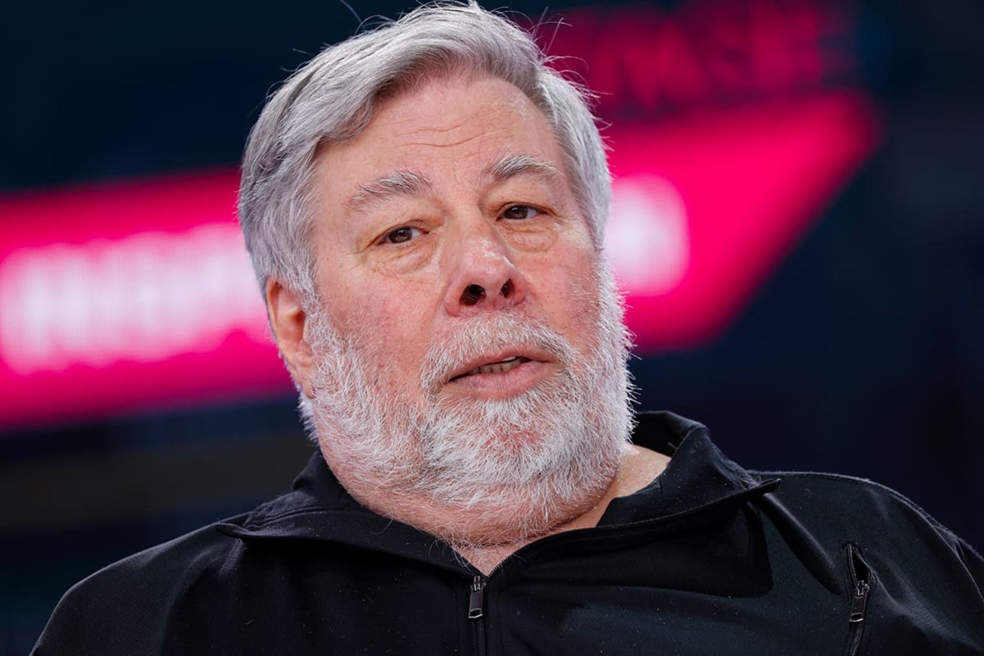 استیو وازنیک / Steve Wozniak پیرمرد با مو و ریش سفید