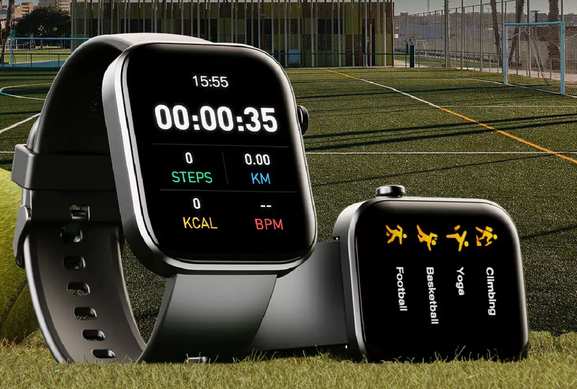 ساعت هوشمند استورم کال ۳ در چمن فوتبال