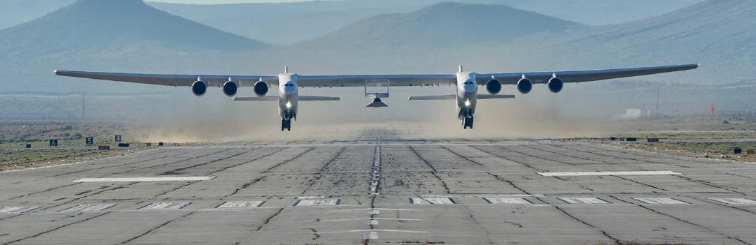 هواپیمای استراتولانچ نزدیک زمین Stratolaunch