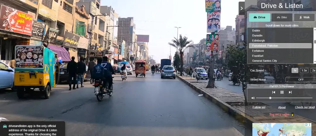 ترافیک خودروها و موتور سیکلت‌ها در خیابان‌های پرجنب‌وجوش شهر فیصل‌آباد (Faisalabad) پاکستان