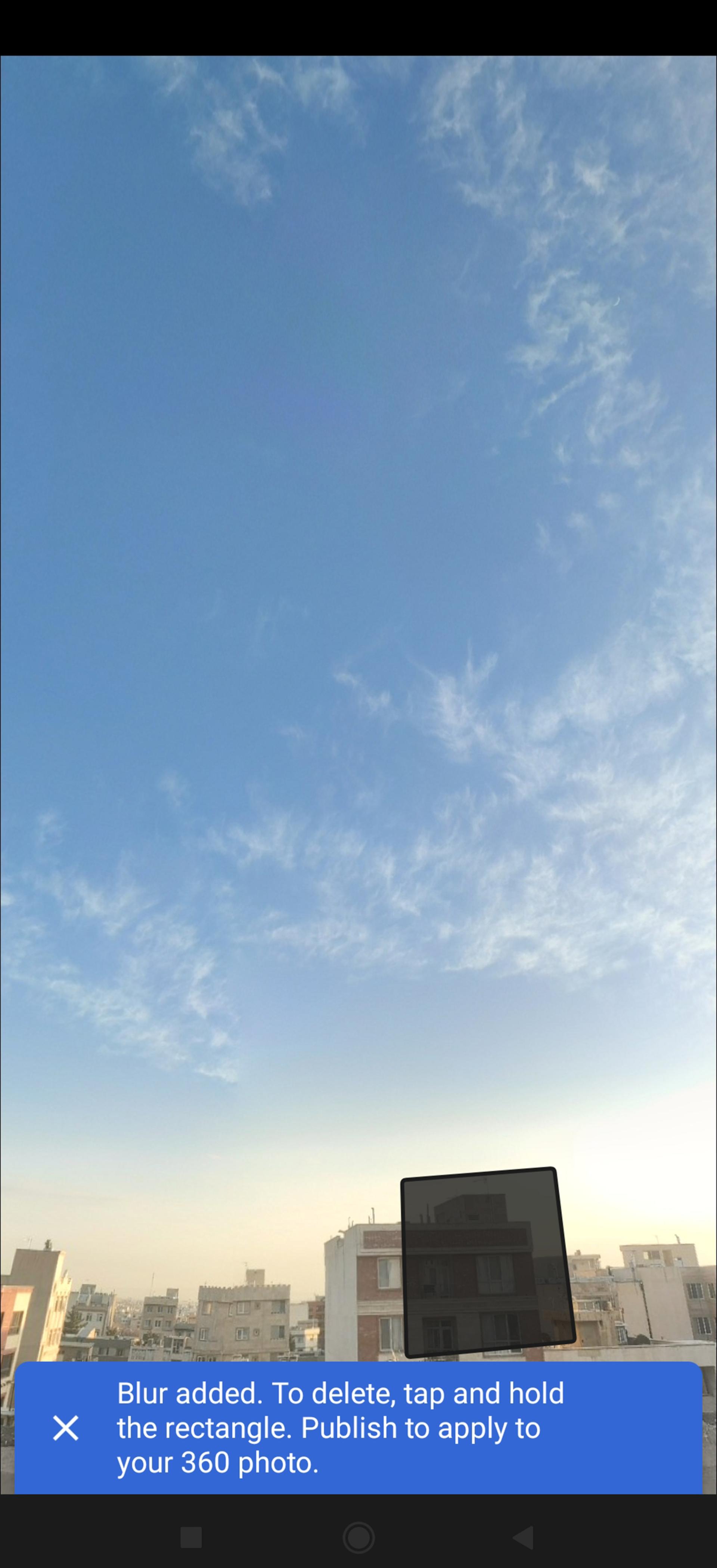 ساختمانی محو شده در تصویری از پشت بام 