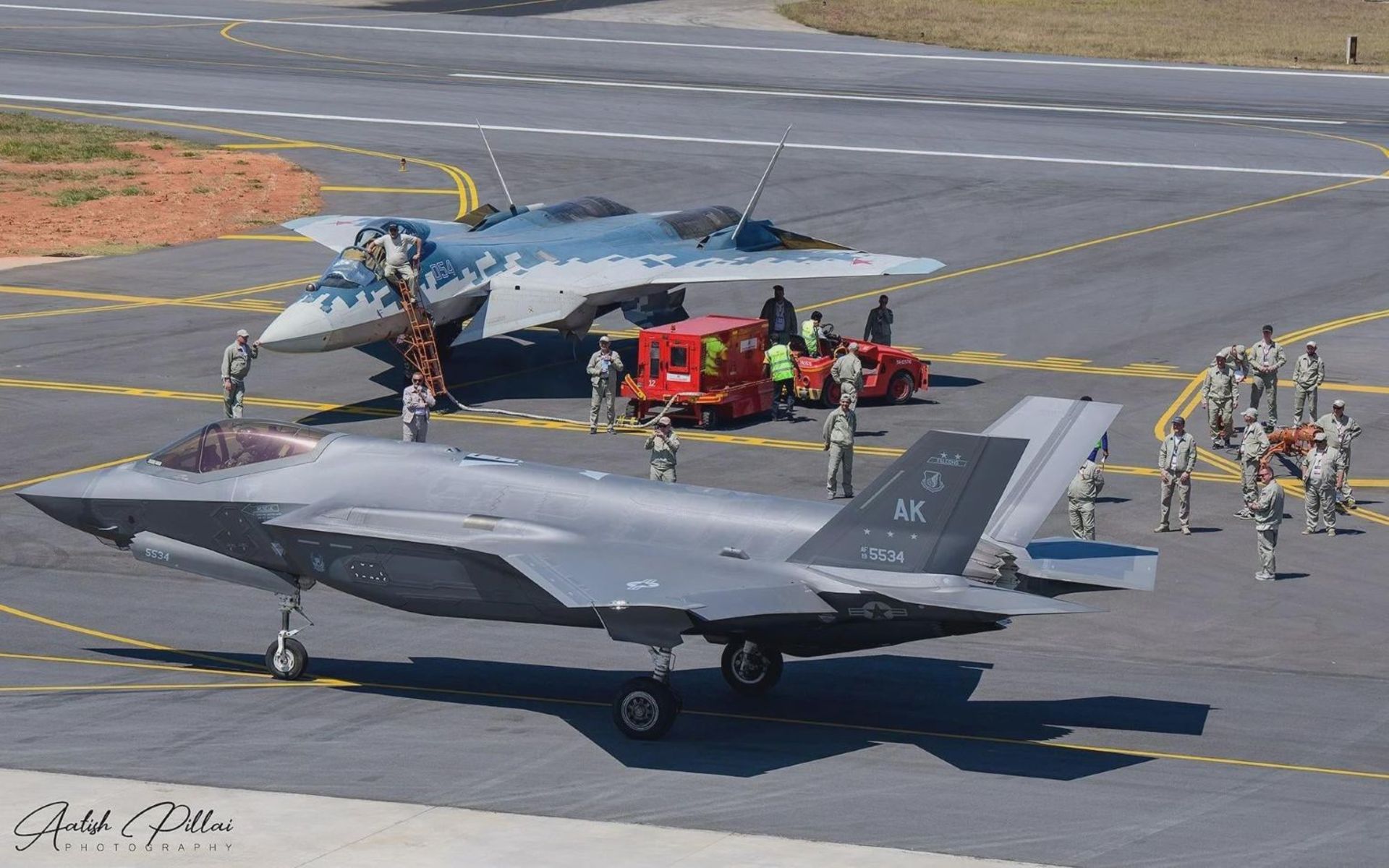 ملاقات دو جنگنده F-35 و Su-57 در نمایشگاه هوایی هند