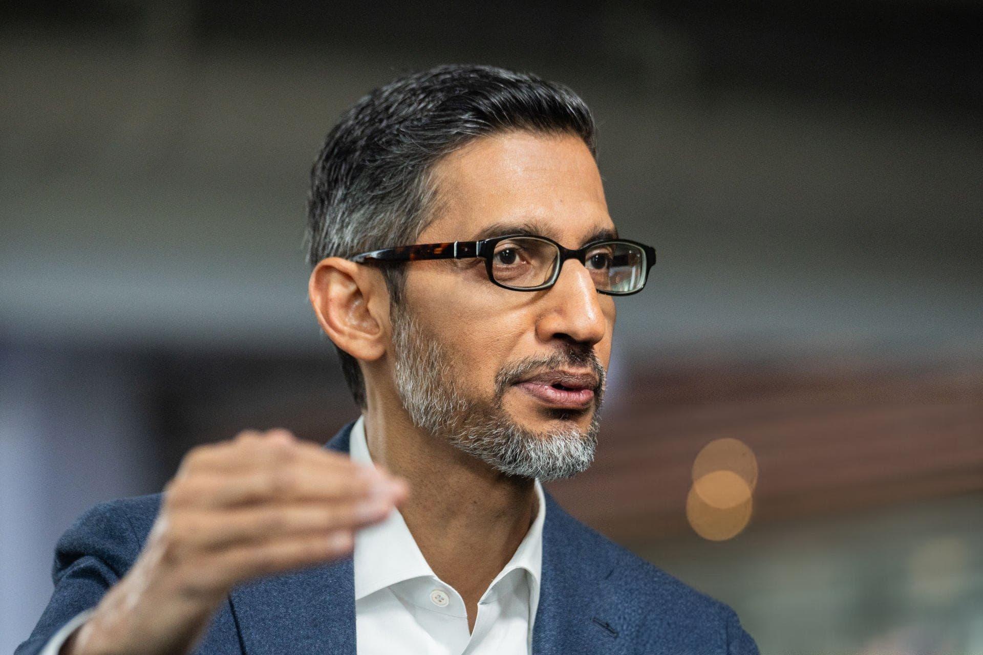 سوندار پیچای / Sundar Pichai ساندار مدیرعامل گوگل در حال اجرای مراسم