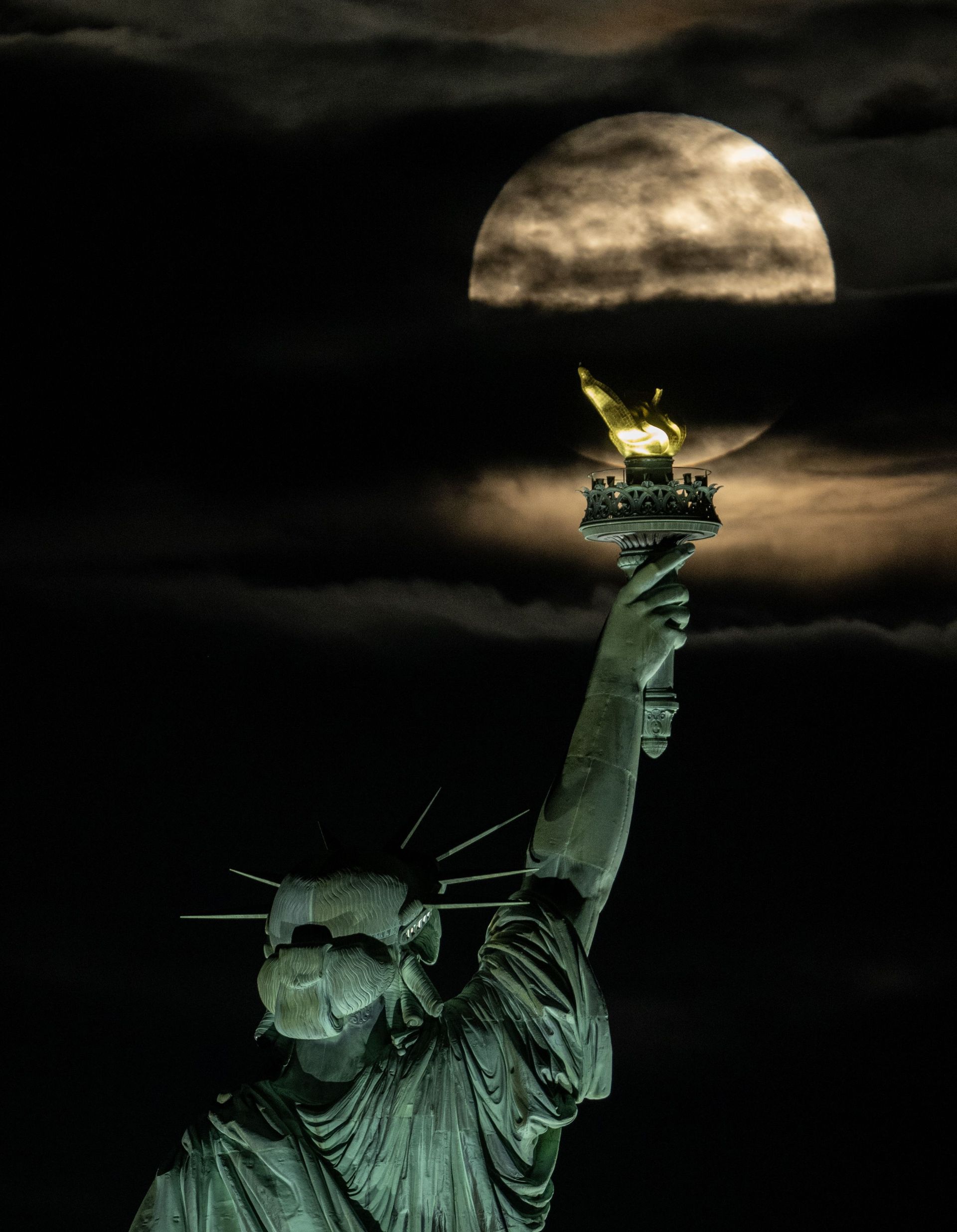 ابرماه آگوست ۲۰۲۴ - ماه آبی مرداد ۱۴۰۳