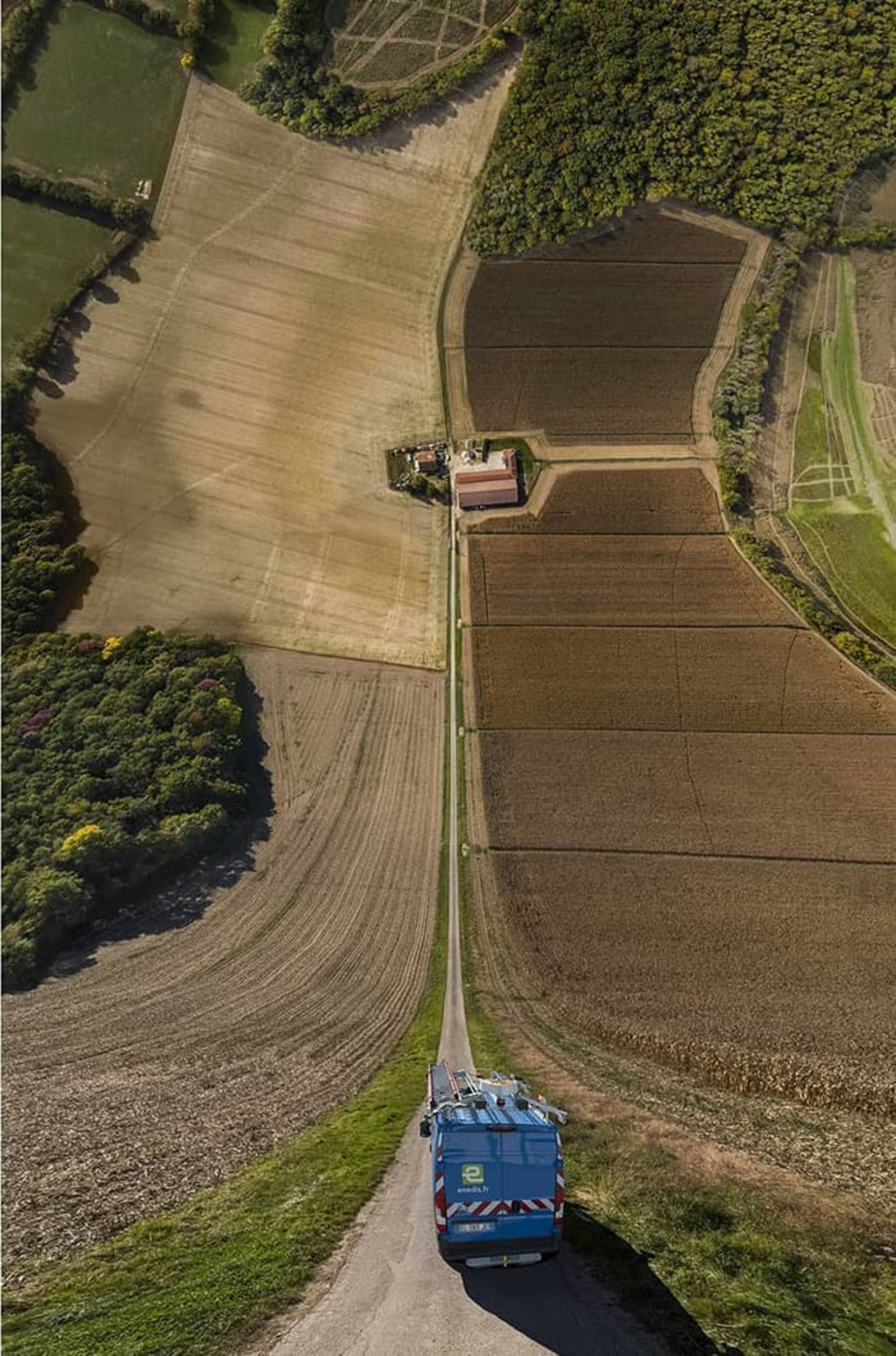 منظره سورئال زمین‌ها کشاورزی