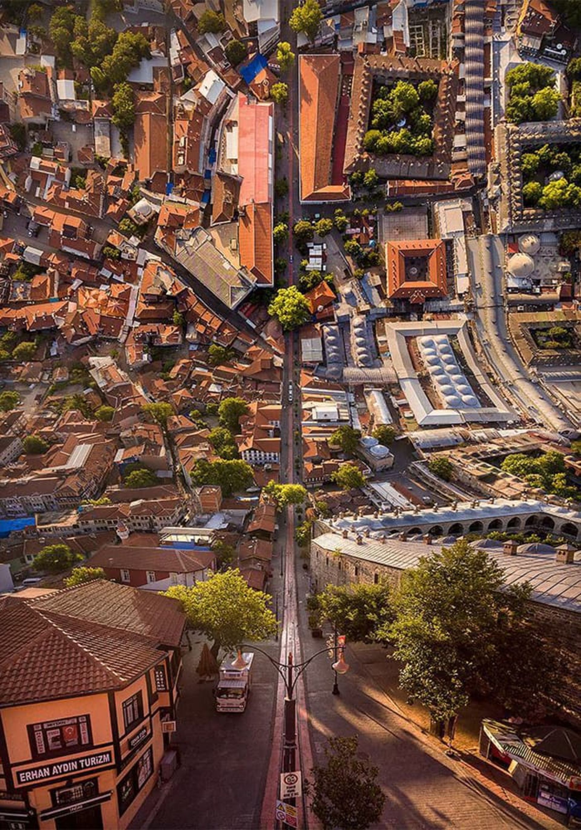 منظره سورئال ساختمان‌ها