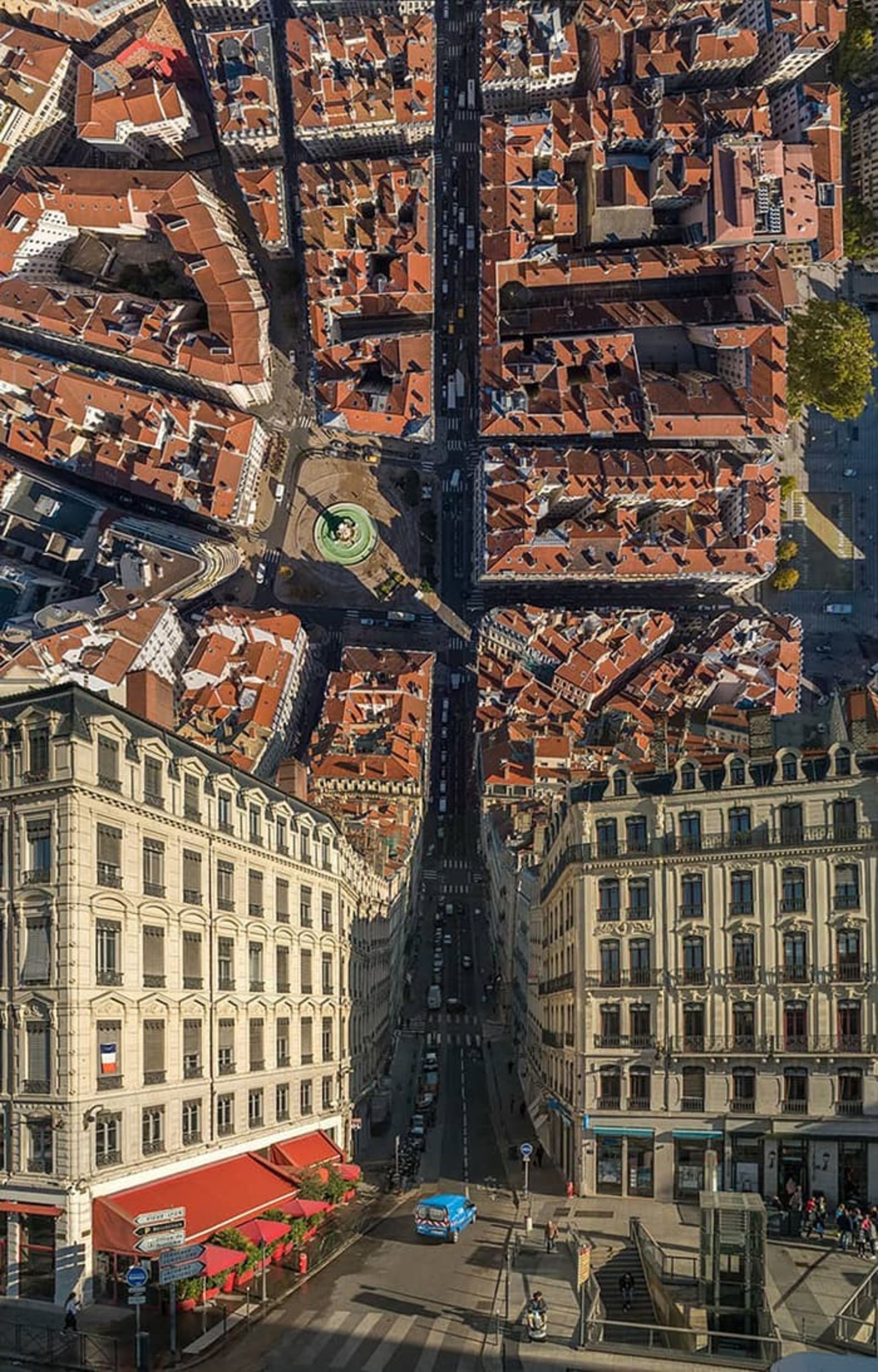 منظره سورئال ساختمان ها شهری